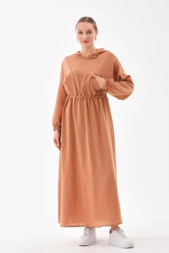 فستان رياضي نسائي صيفي من الكتان مع غطاء للرأس ورباط على الخصر وجيب TABA - Фото 3