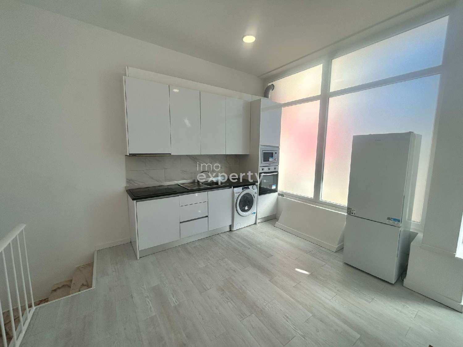 te koop bedrijfsruimte/ kantoor Almada Almada 1