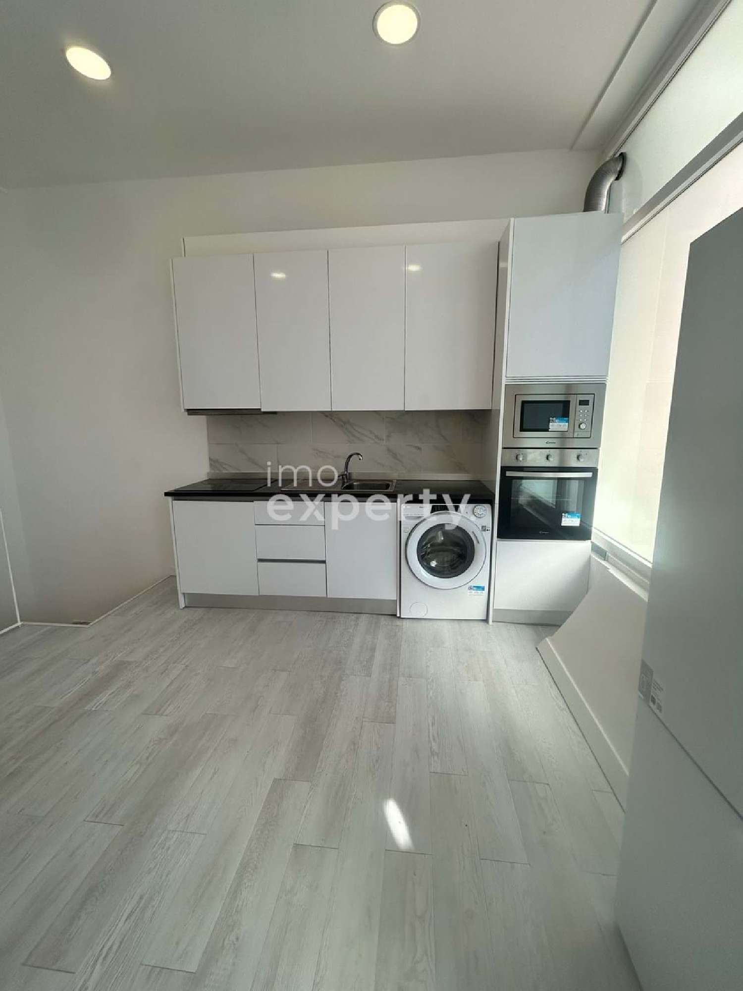  te koop bedrijfsruimte/ kantoor Almada Almada 7