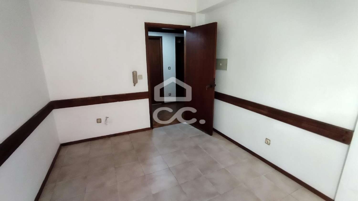  te koop bedrijfsruimte/ kantoor Leiria Leiria 1