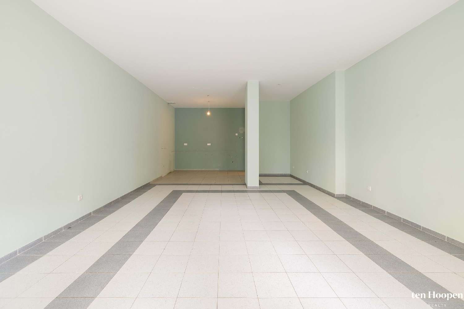  te koop bedrijfsruimte/ kantoor Lagos Lagos 4