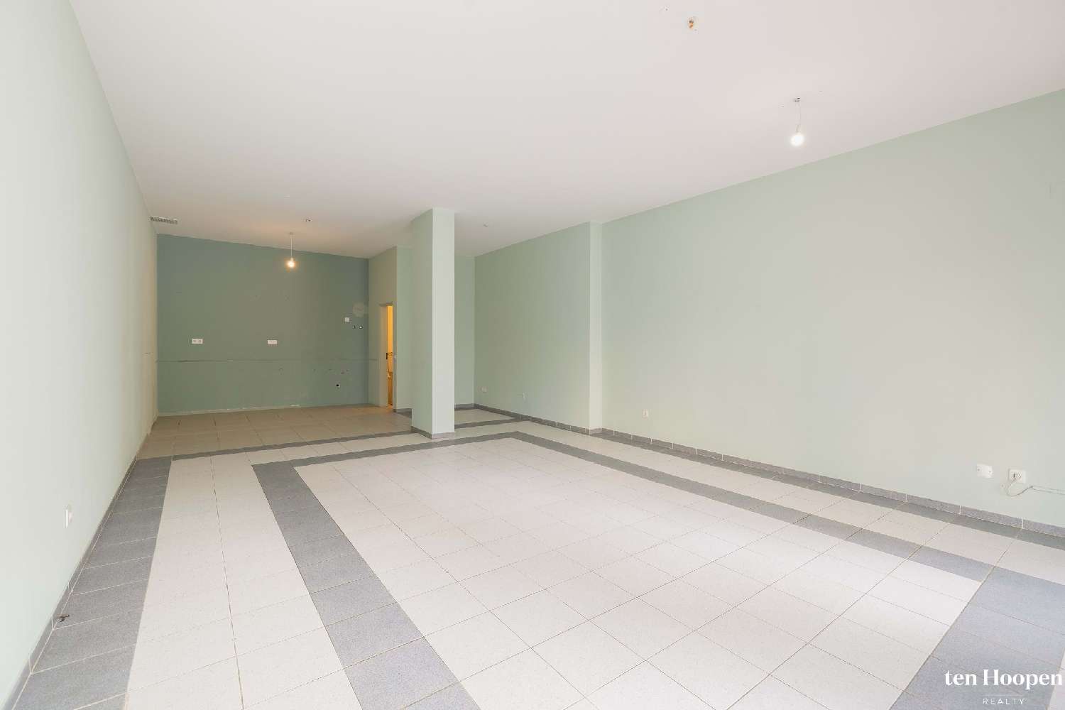  te koop bedrijfsruimte/ kantoor Lagos Lagos 5