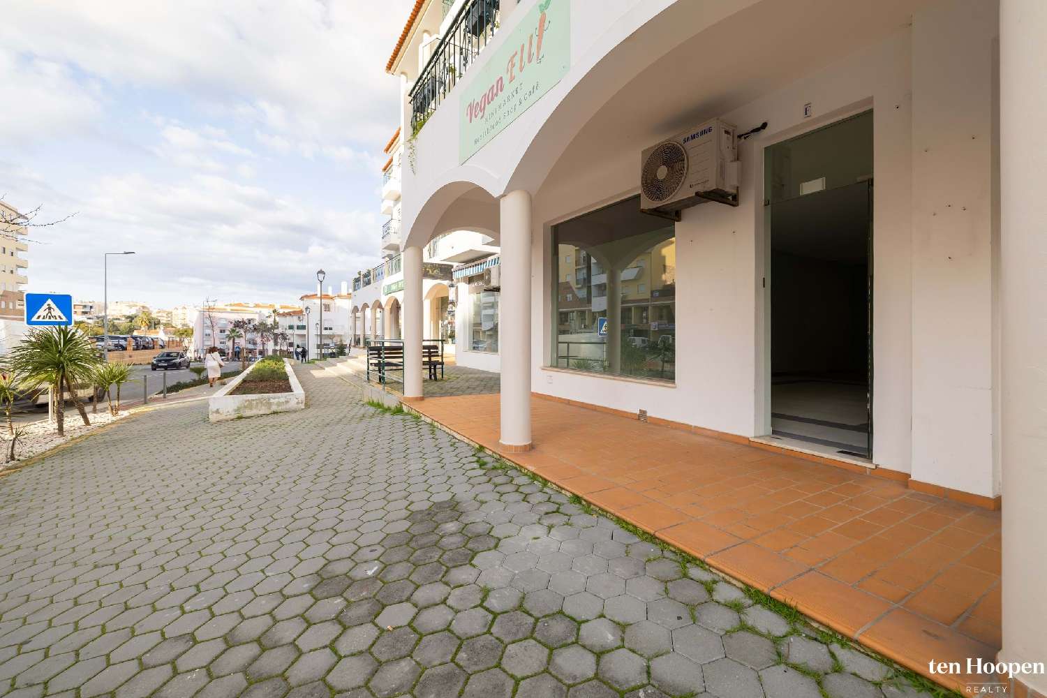  te koop bedrijfsruimte/ kantoor Lagos Lagos 8
