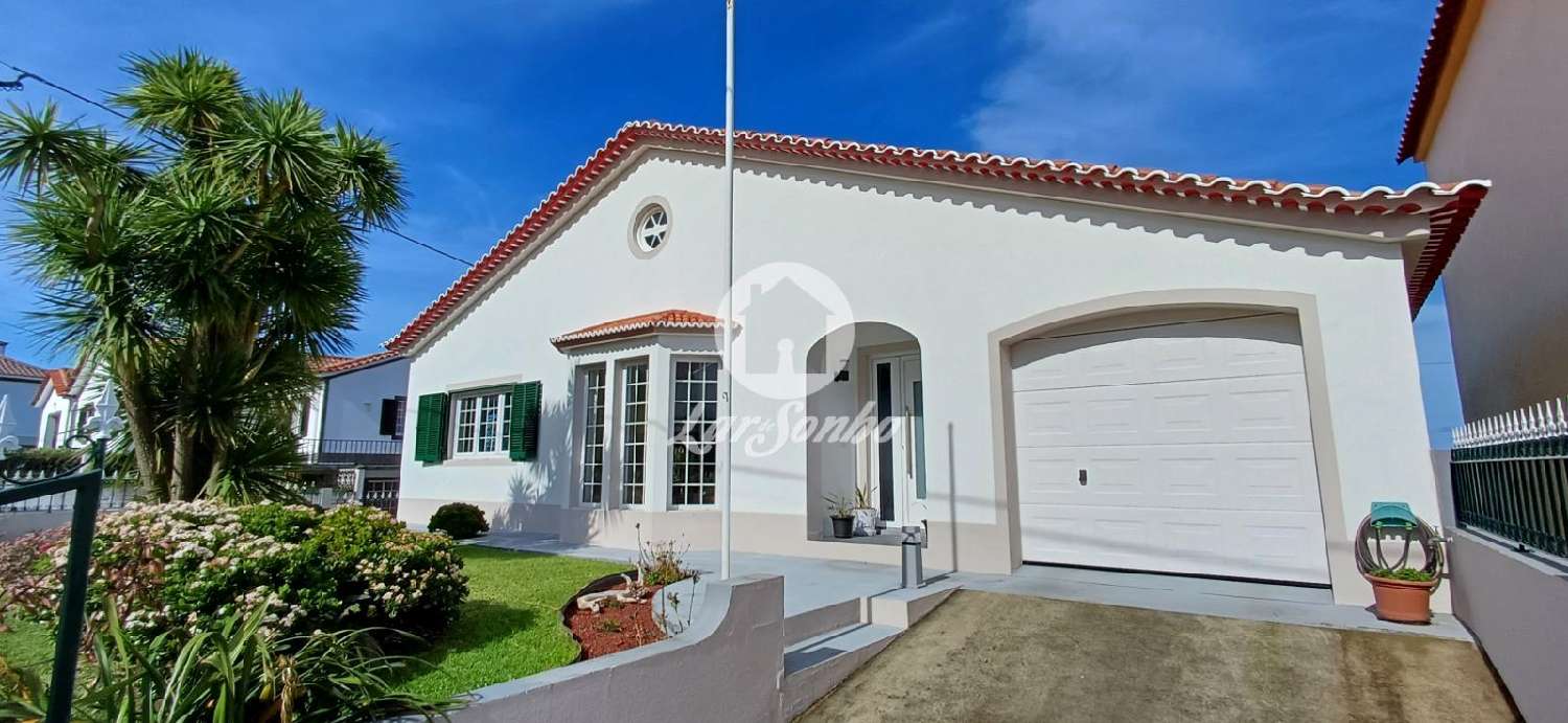  te koop huis Santo António Nordeste 2