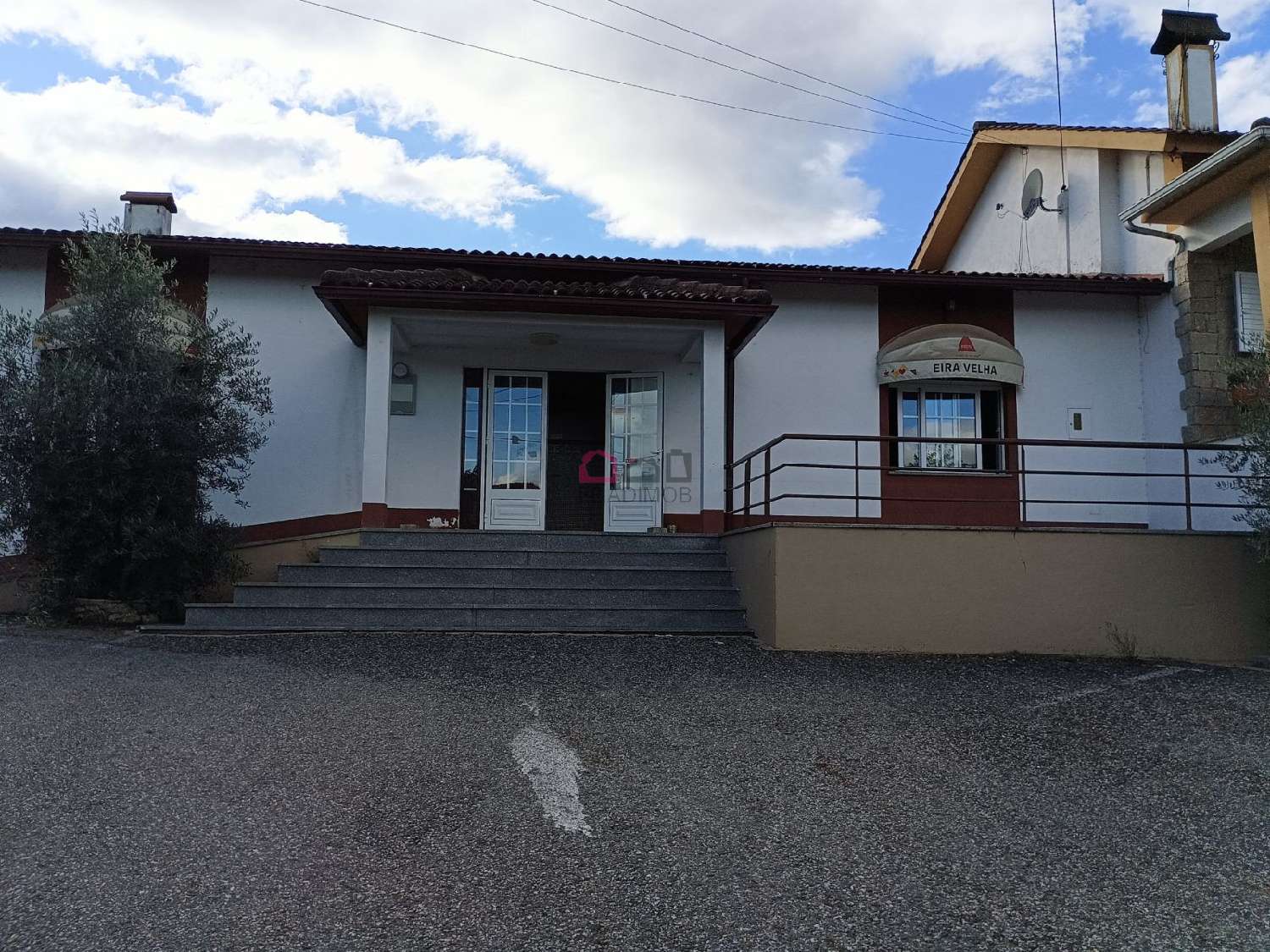  te koop bedrijfsruimte/ kantoor Queirã Vouzela 1