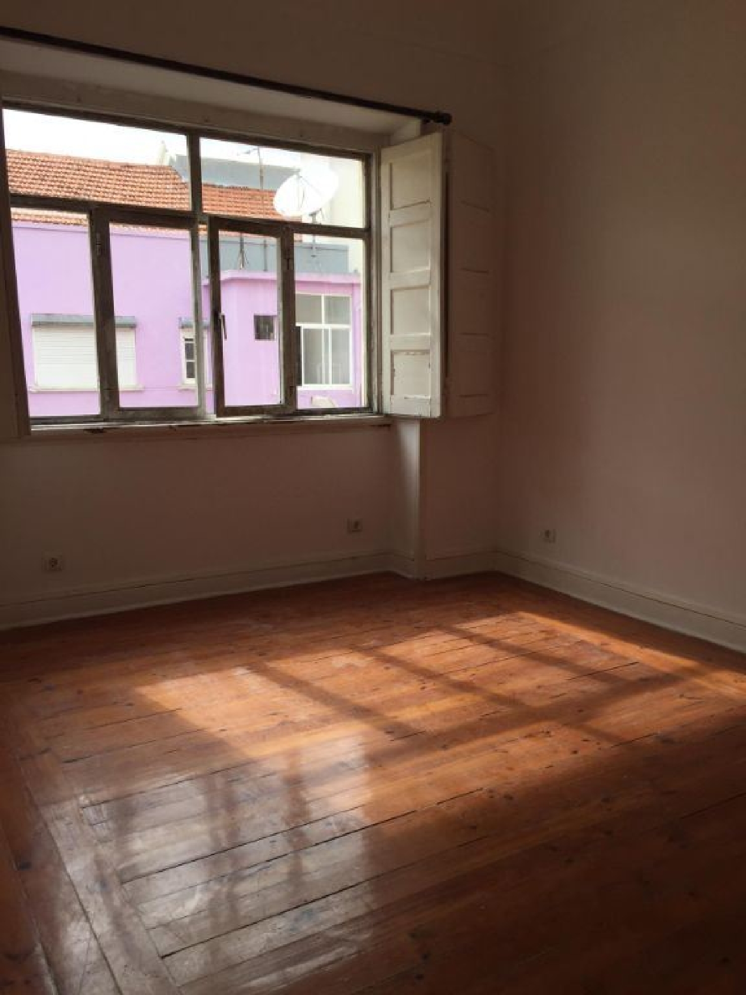  for sale apartment Areeiro Oliveira Do Bairro 1