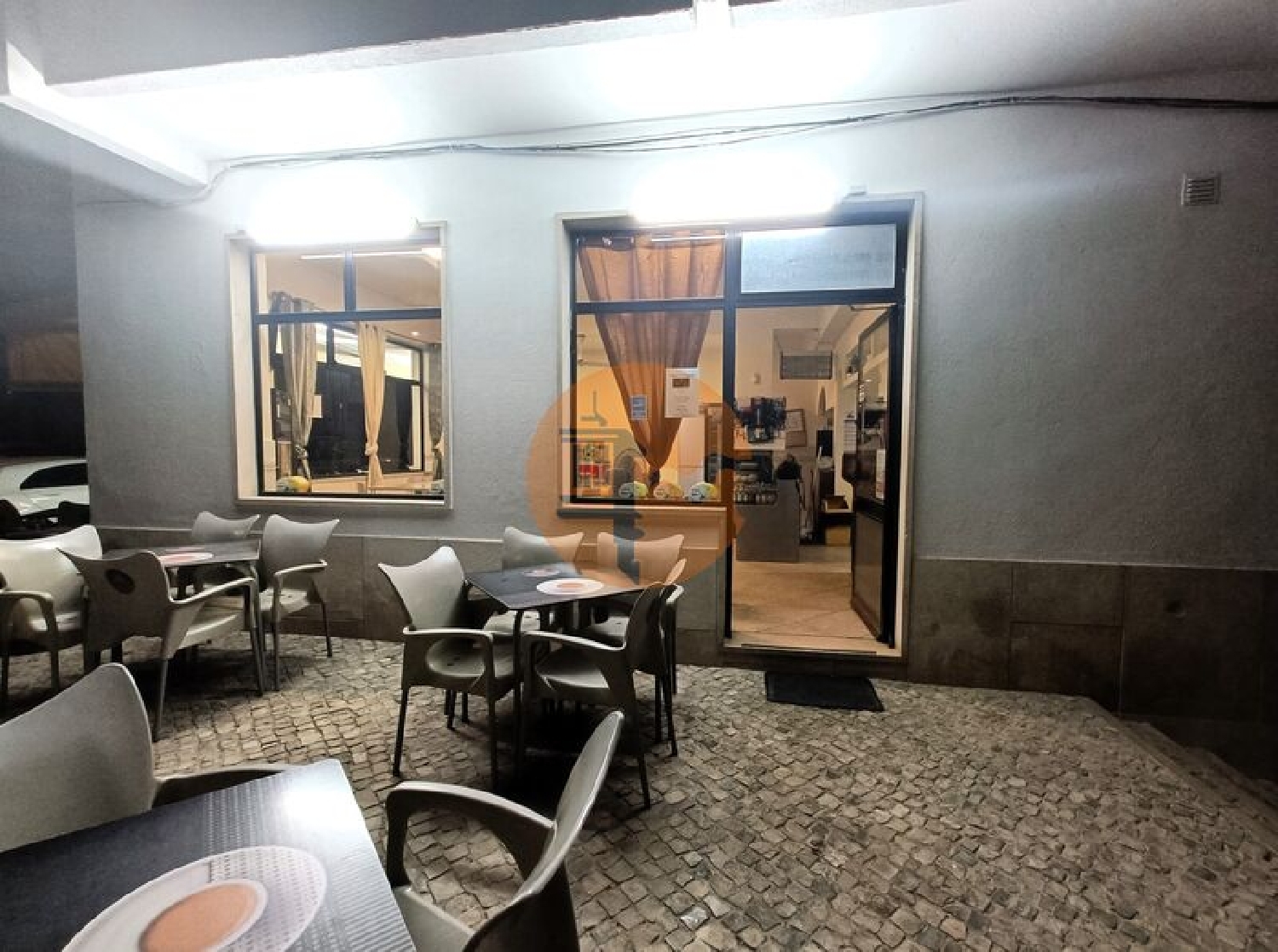 te koop winkel Quelfes Olhão 2