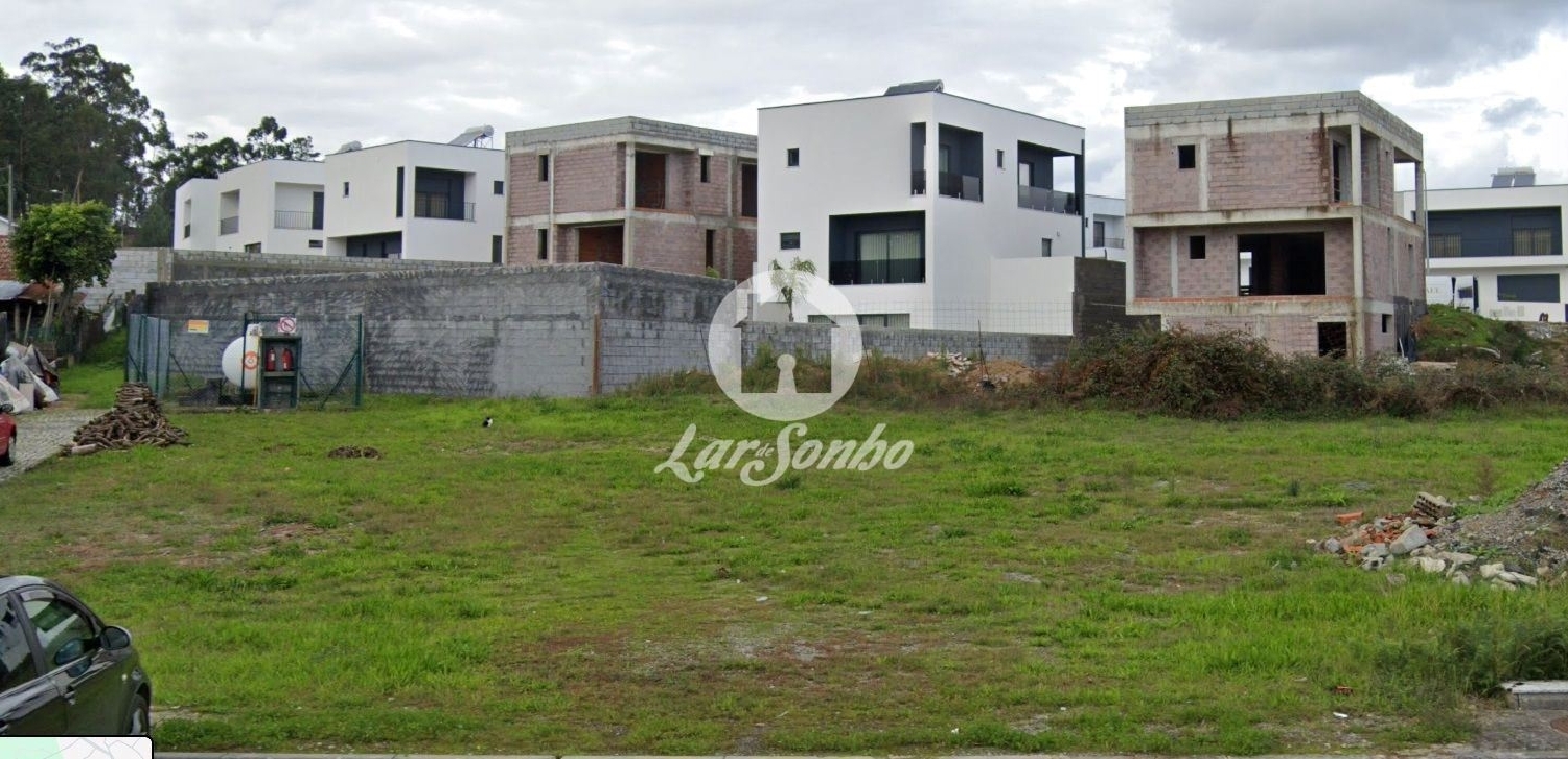  te koop terrein Caíde de Rei Lousada 1