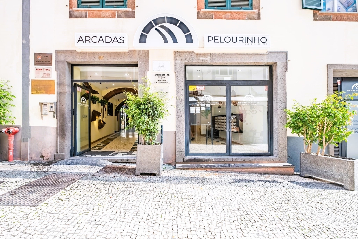  te koop bedrijfsruimte/ kantoor Funchal Funchal 1