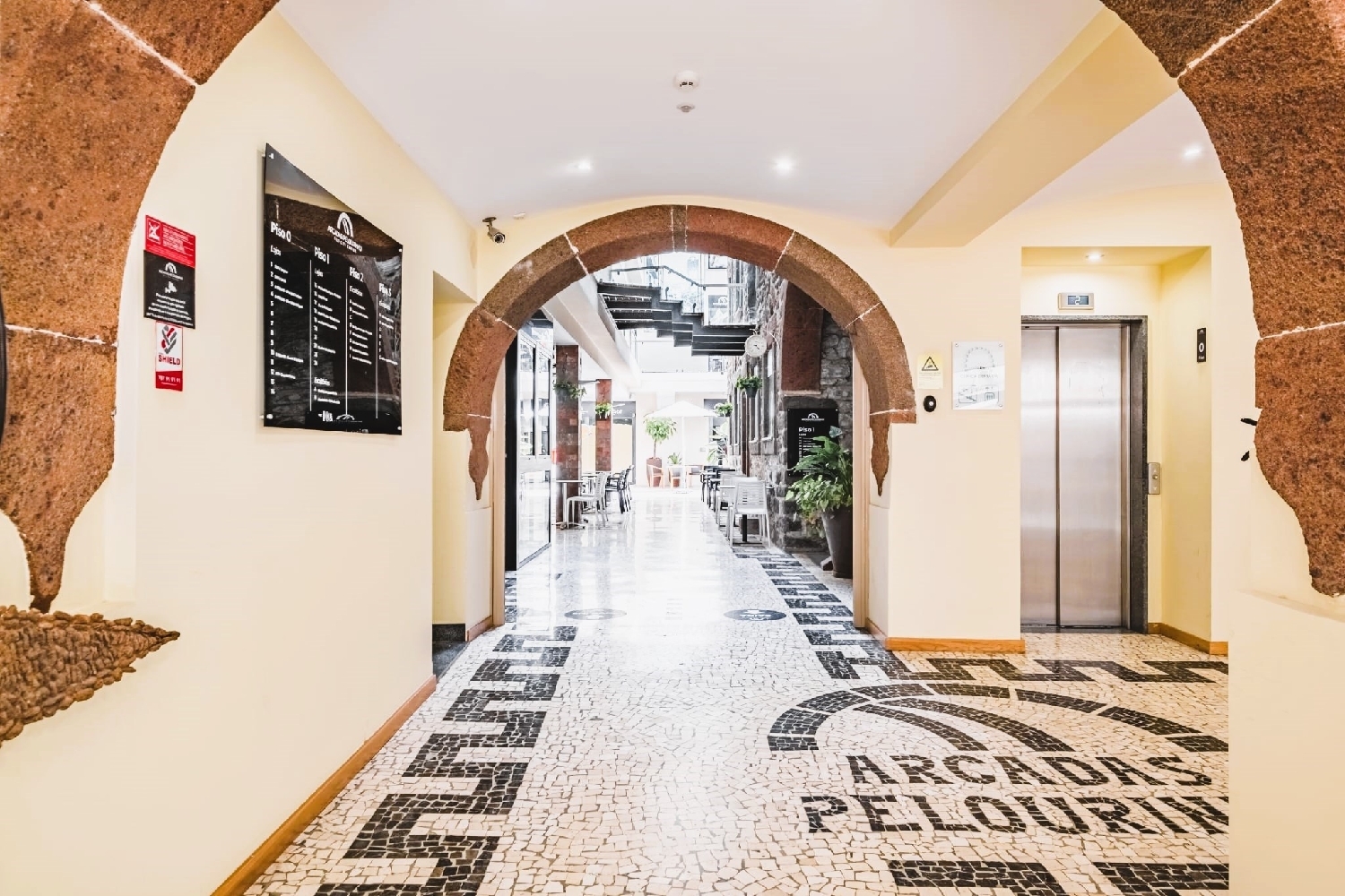  te koop bedrijfsruimte/ kantoor Funchal Funchal 3