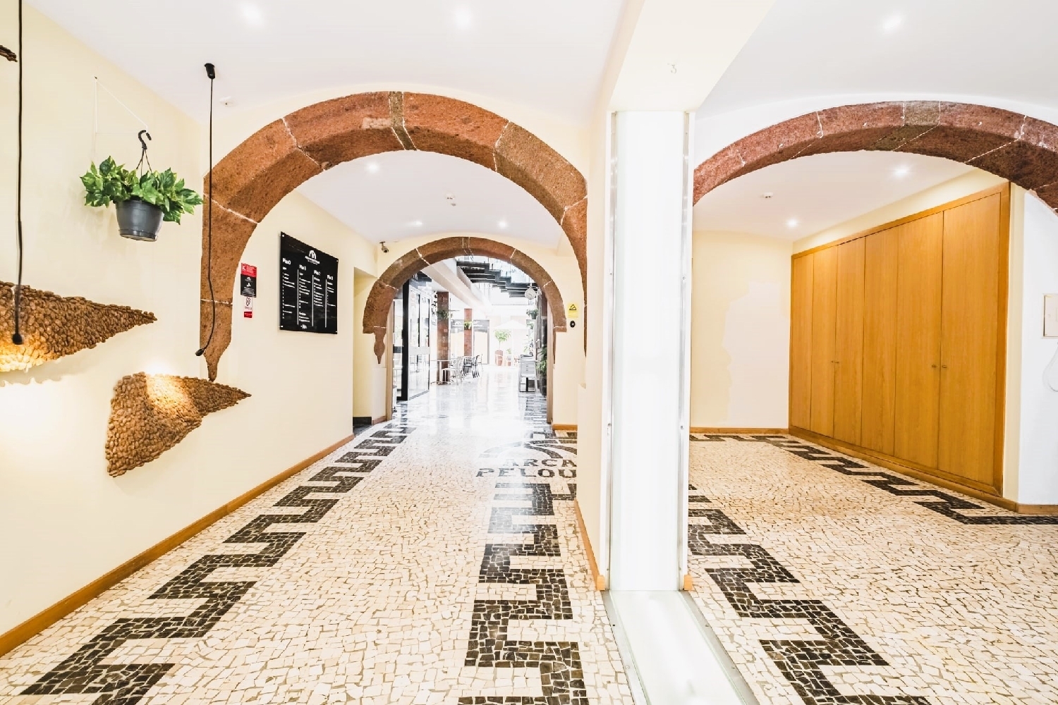  te koop bedrijfsruimte/ kantoor Funchal Funchal 4