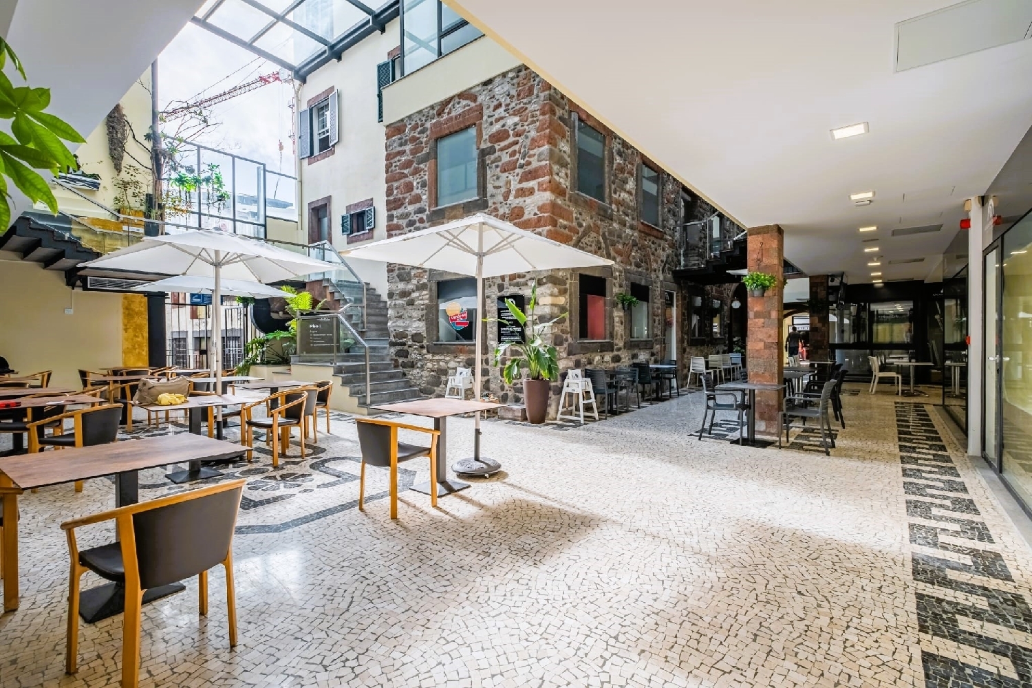  te koop bedrijfsruimte/ kantoor Funchal Funchal 8