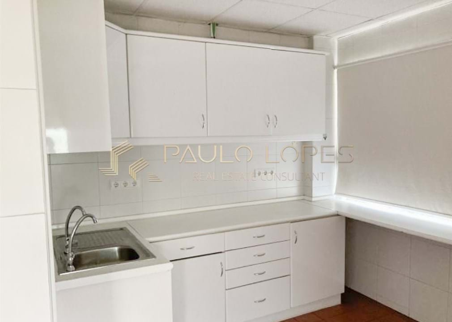  for sale commercial Lisbon Lisbon 8