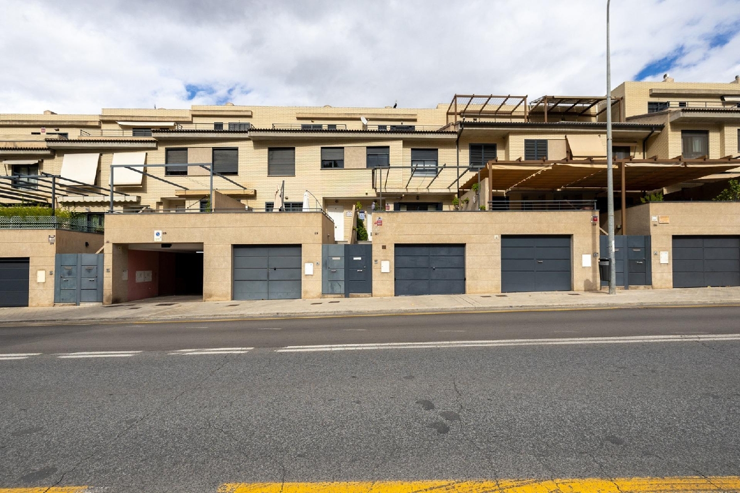 till salu hus Barrio De Granada Alacantí 1