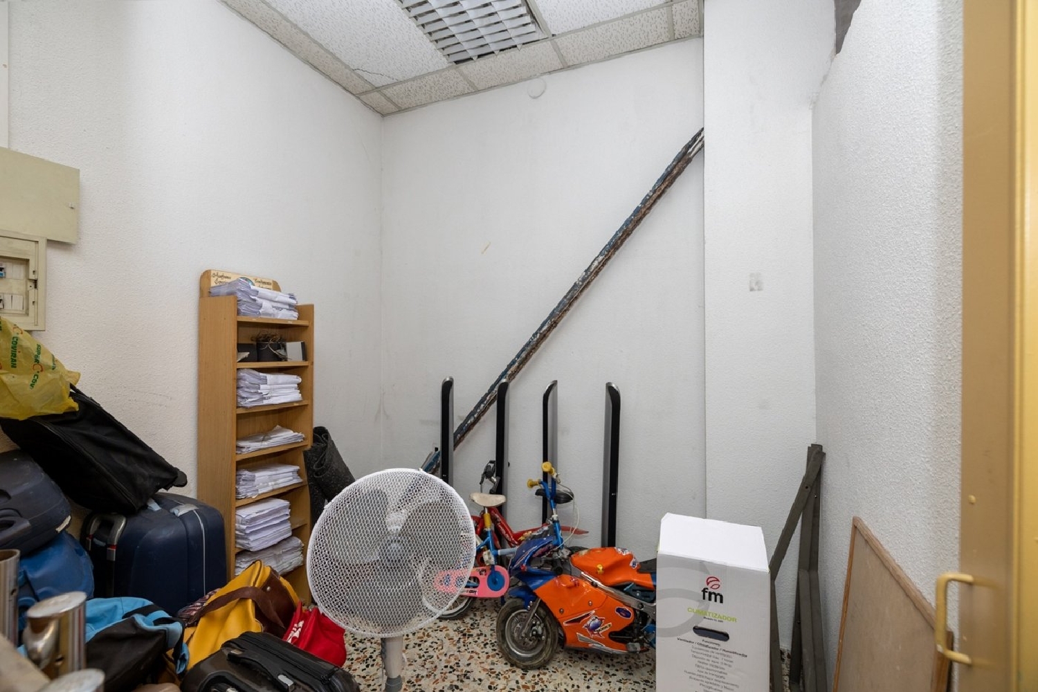  till salu lokal Barrio De Granada Alacantí 5