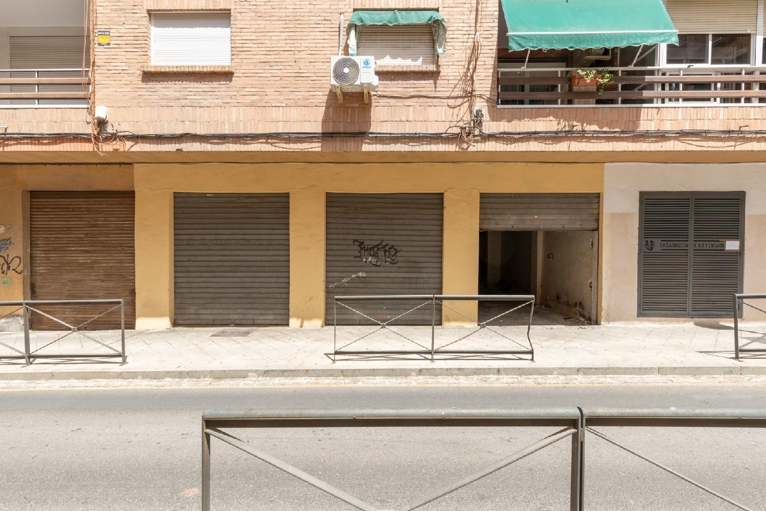  till salu lokal Barrio De Granada Alacantí 2