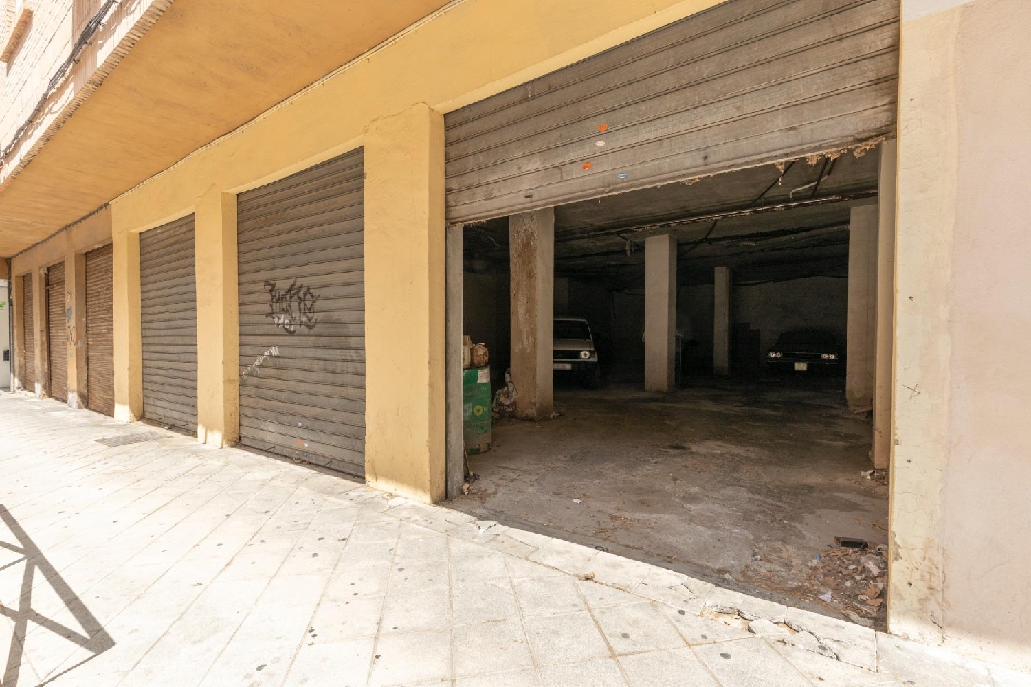  till salu lokal Barrio De Granada Alacantí 1