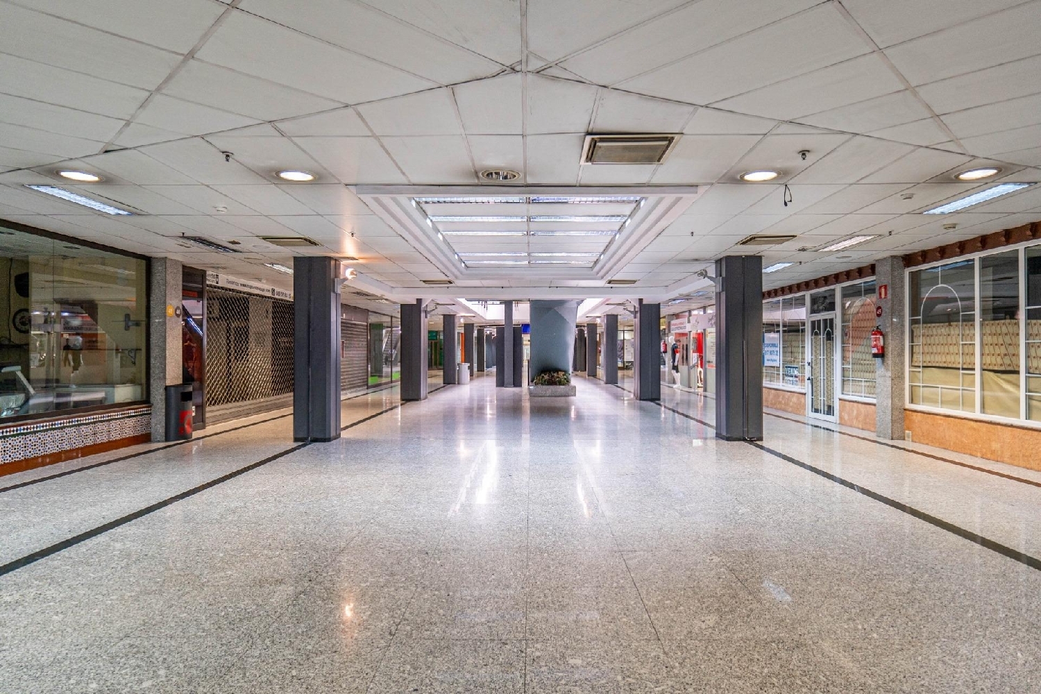 till salu lokal Barrio De Granada Alacantí 7