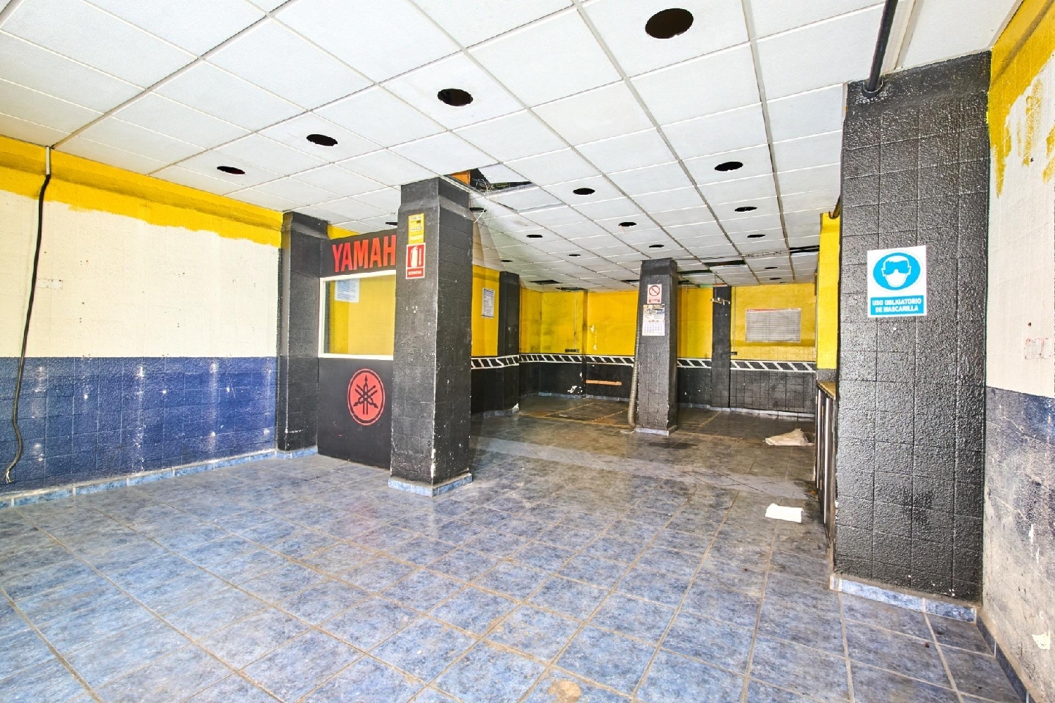  for sale commercial premise Barrio De Granada Alacantí 1