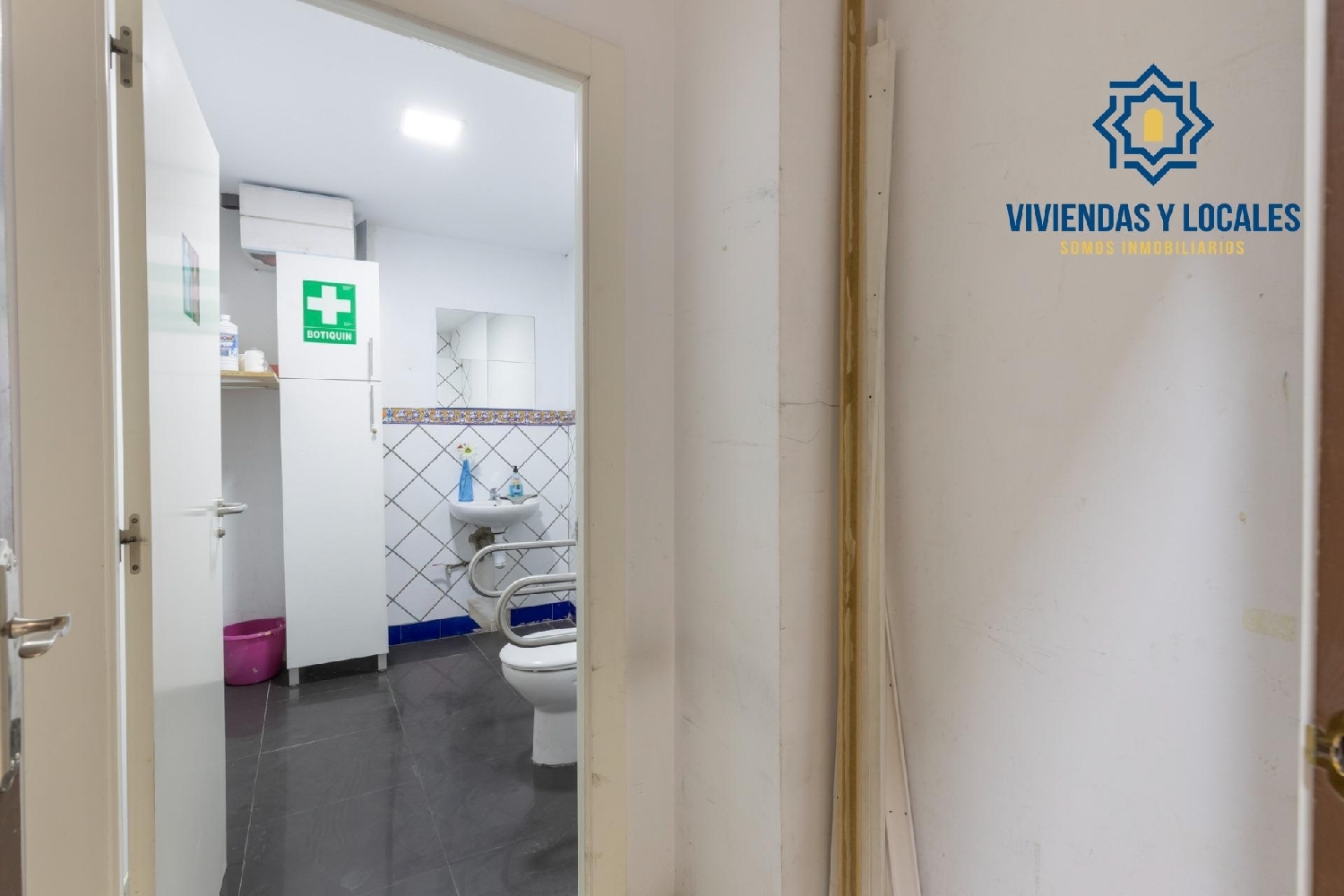  en venta local Barrio De Granada Alacantí 8