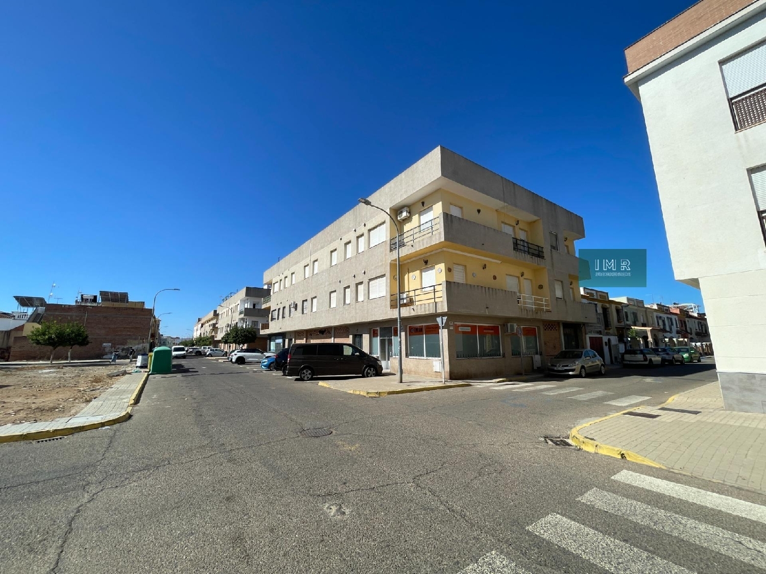 à vendre local commercial Brenes Vega Del Guadalquivir 2