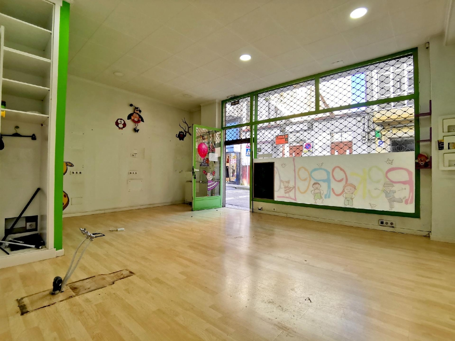  en venta local Carballo Bergantiños 2