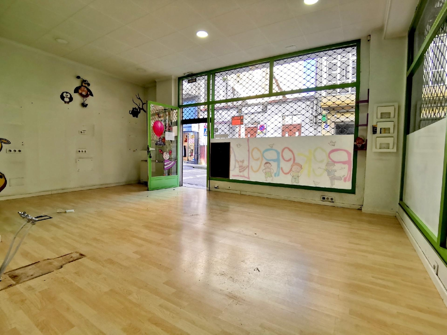  en venta local Carballo Bergantiños 3