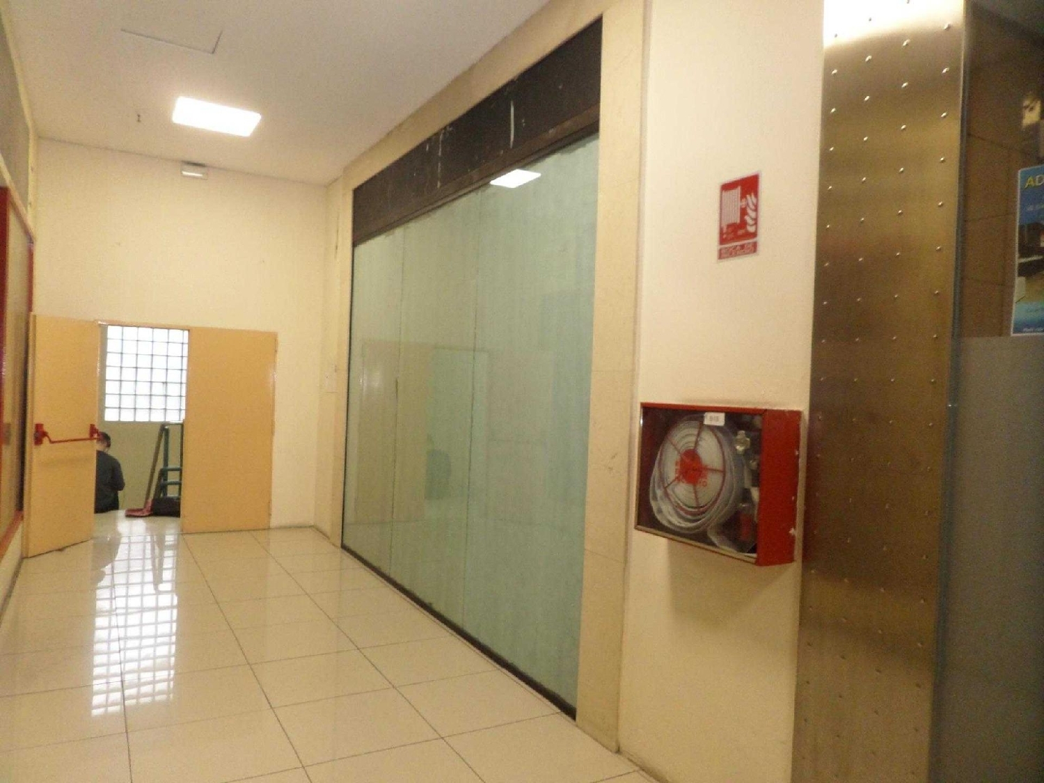  en venta local Valencia De Las Torres Campiña Sur 2