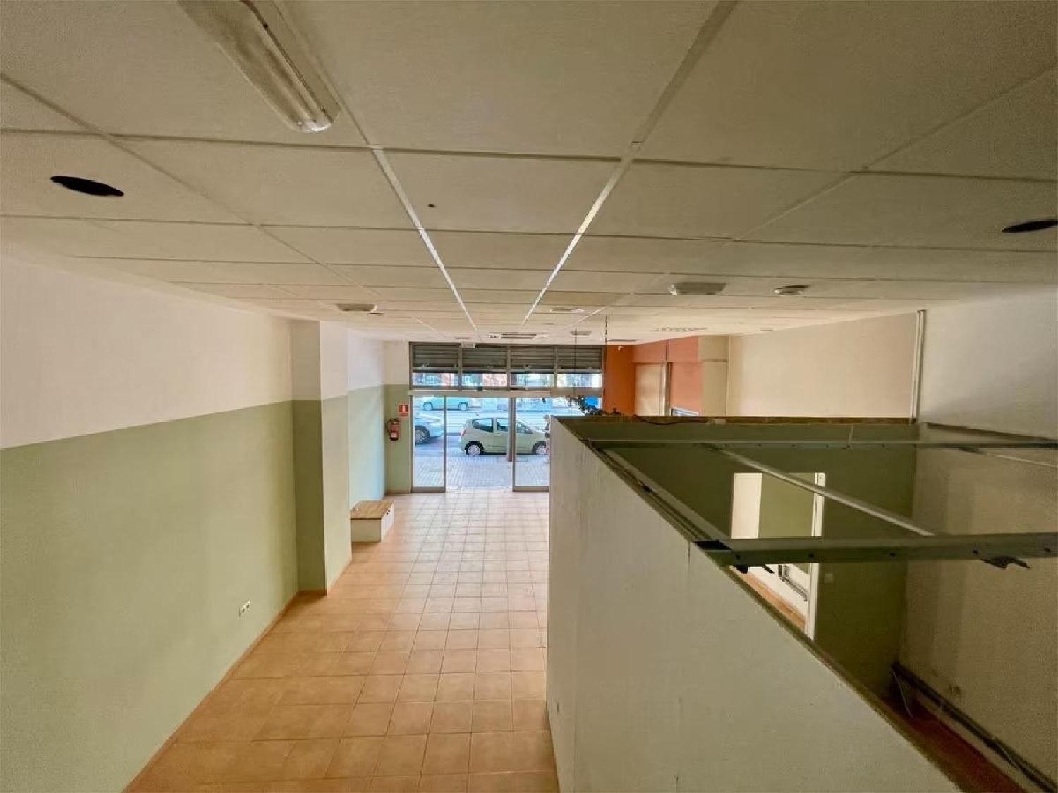 till salu lokal Valencia De Las Torres Campiña Sur 5