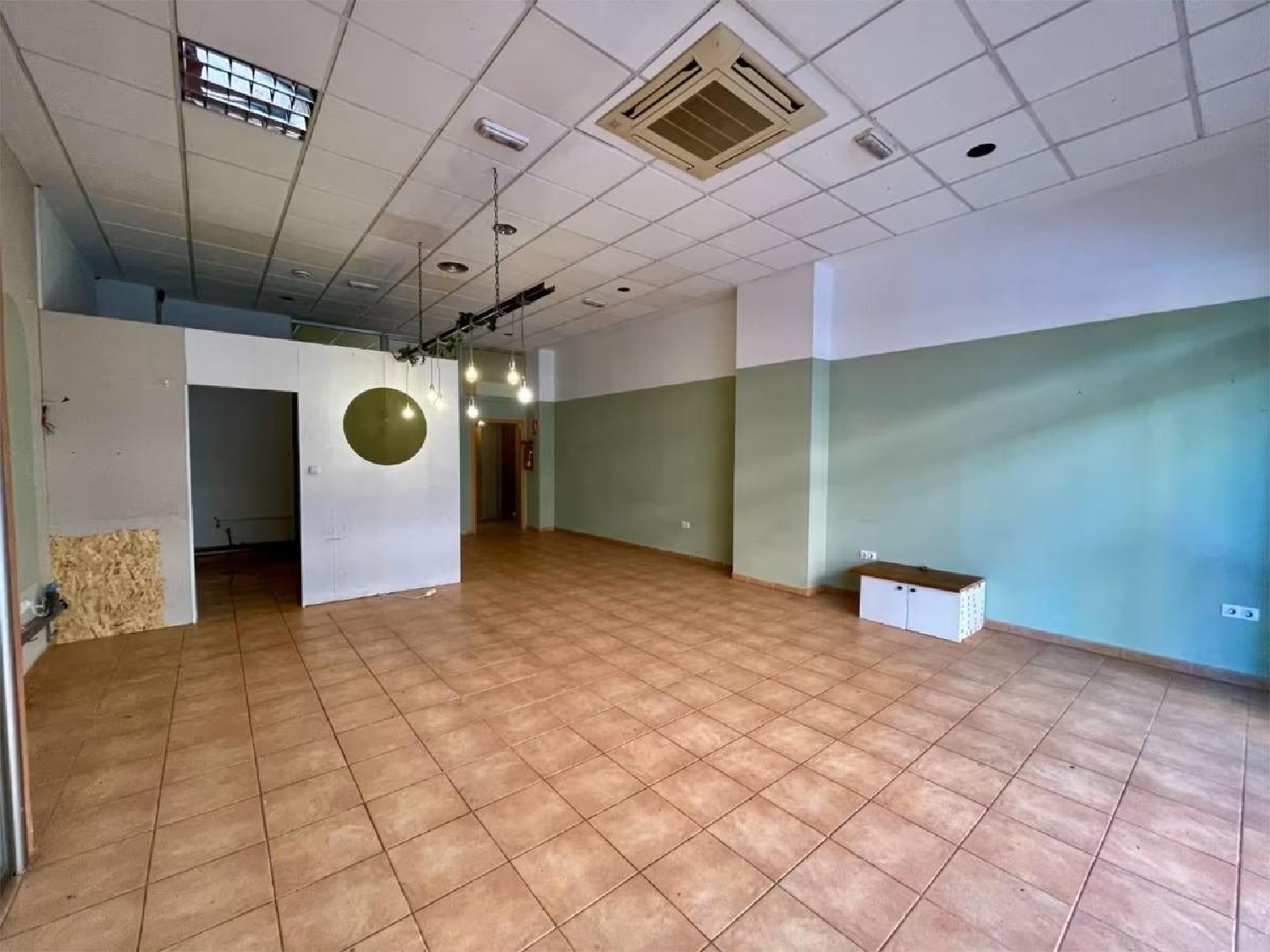 till salu lokal Valencia De Las Torres Campiña Sur 4