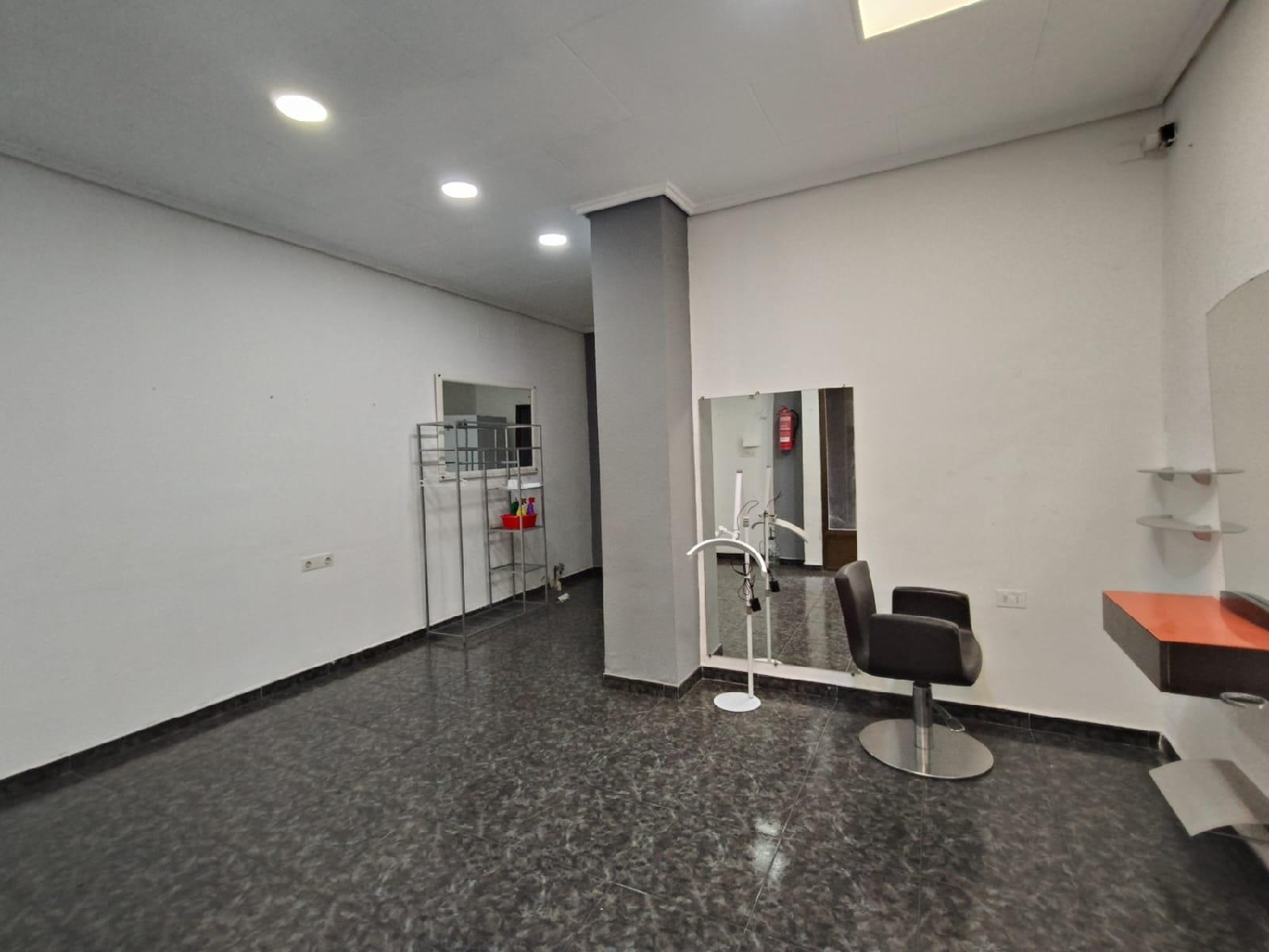 till salu lokal Valencia De Las Torres Campiña Sur 2