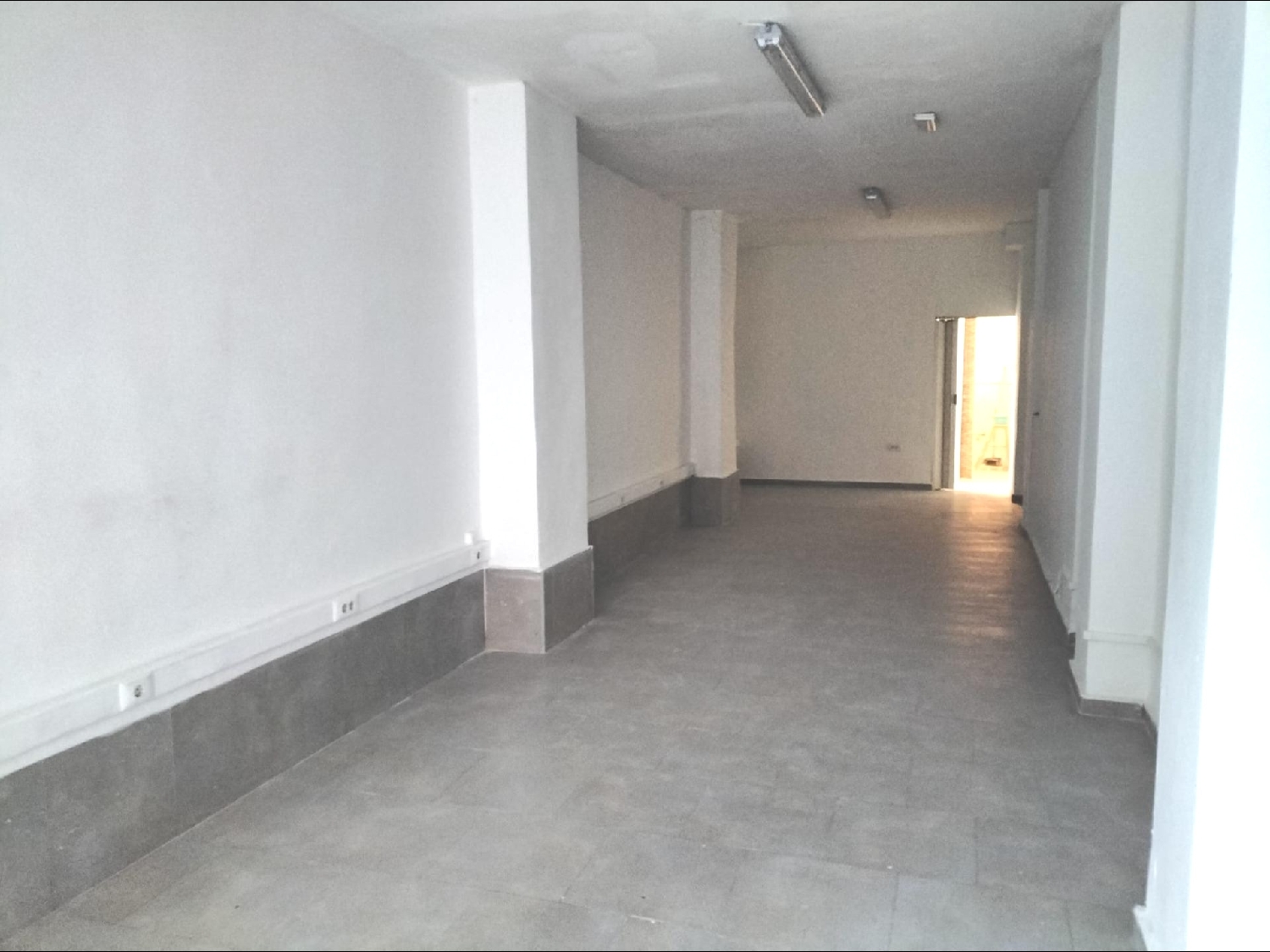 till salu lokal Valencia De Las Torres Campiña Sur 2