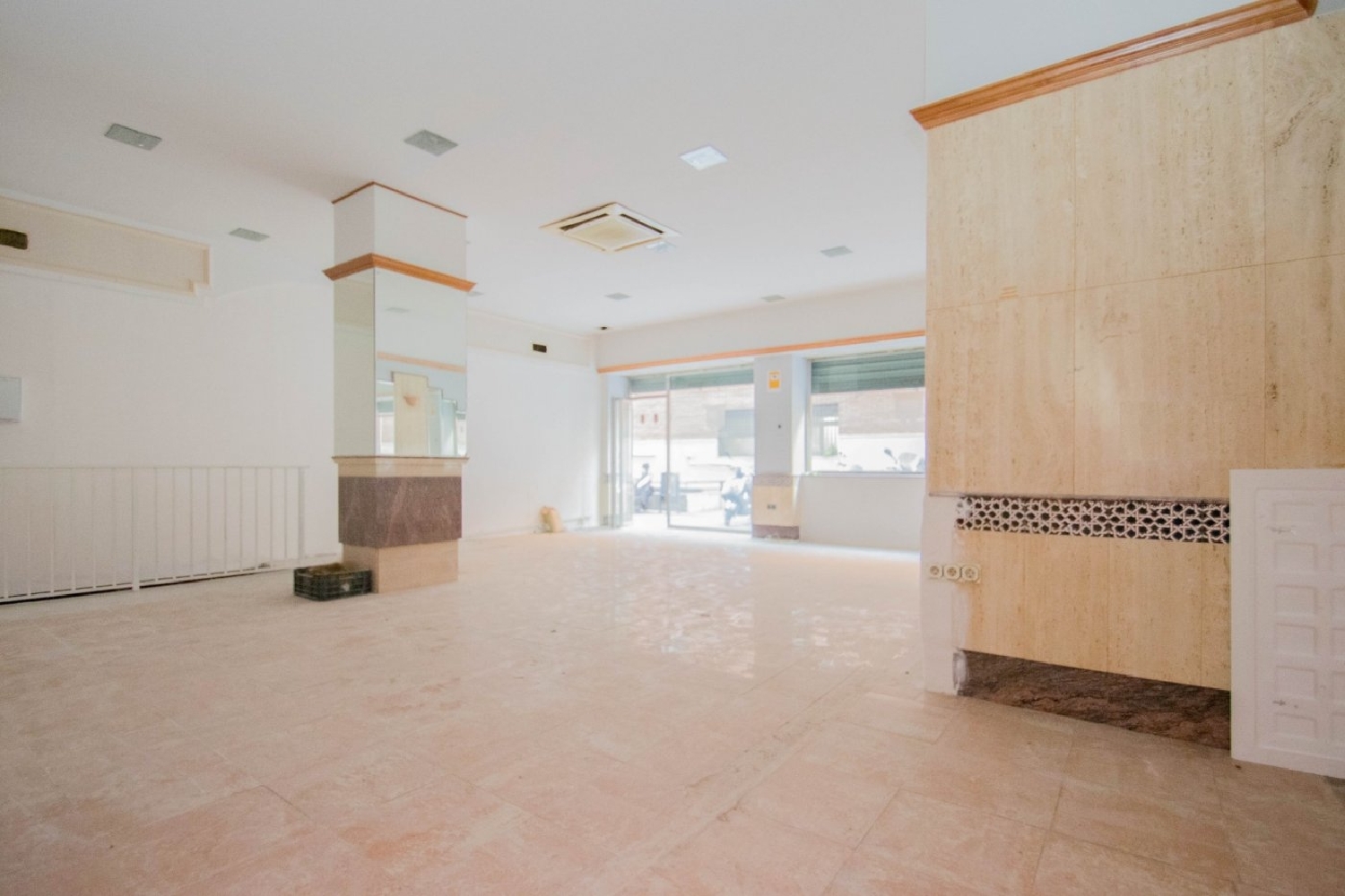 for sale commercial premise Barrio De Granada Alacantí 1