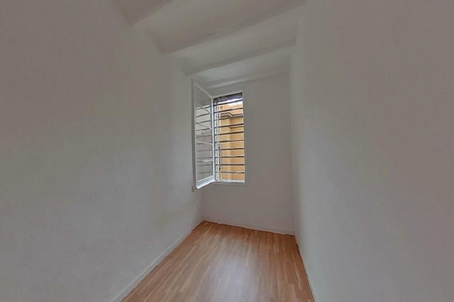  till salu lägenhet Ciutat Vella-Raval Barcelonès 8
