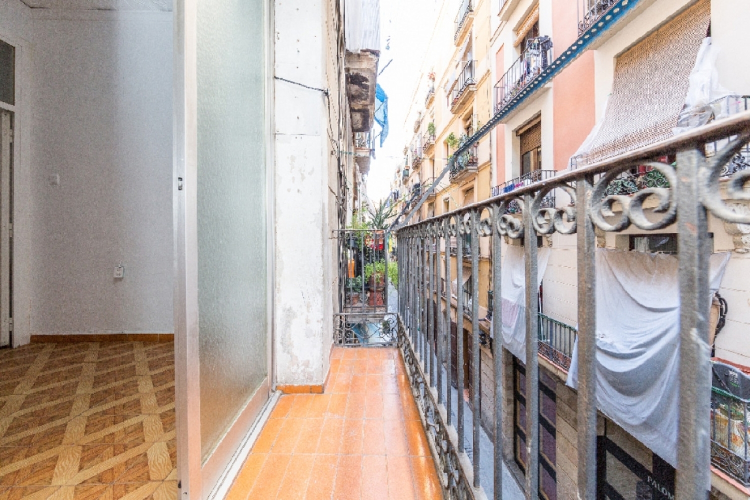  till salu lägenhet Ciutat Vella-Raval Barcelonès 6