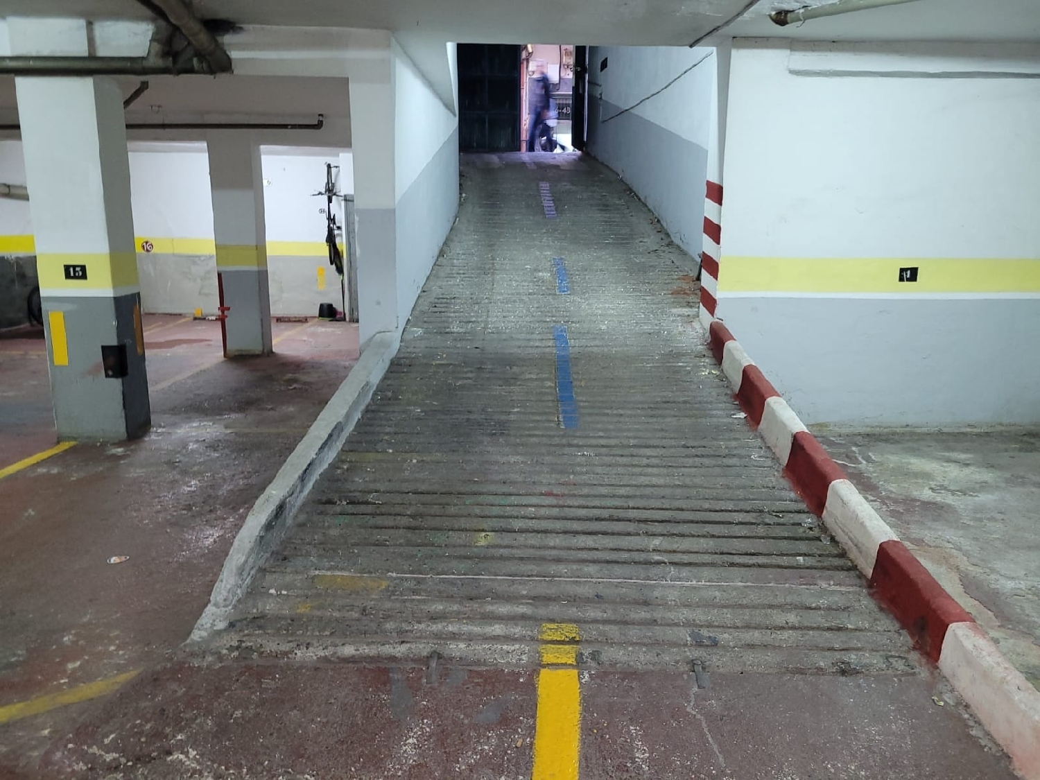  till salu parkering Avenida Valencia D.C. Zaragoza 5