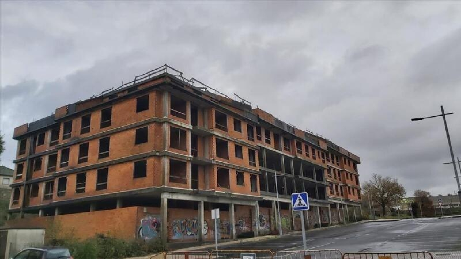 till salu byggnad Alfonselle Deza 8