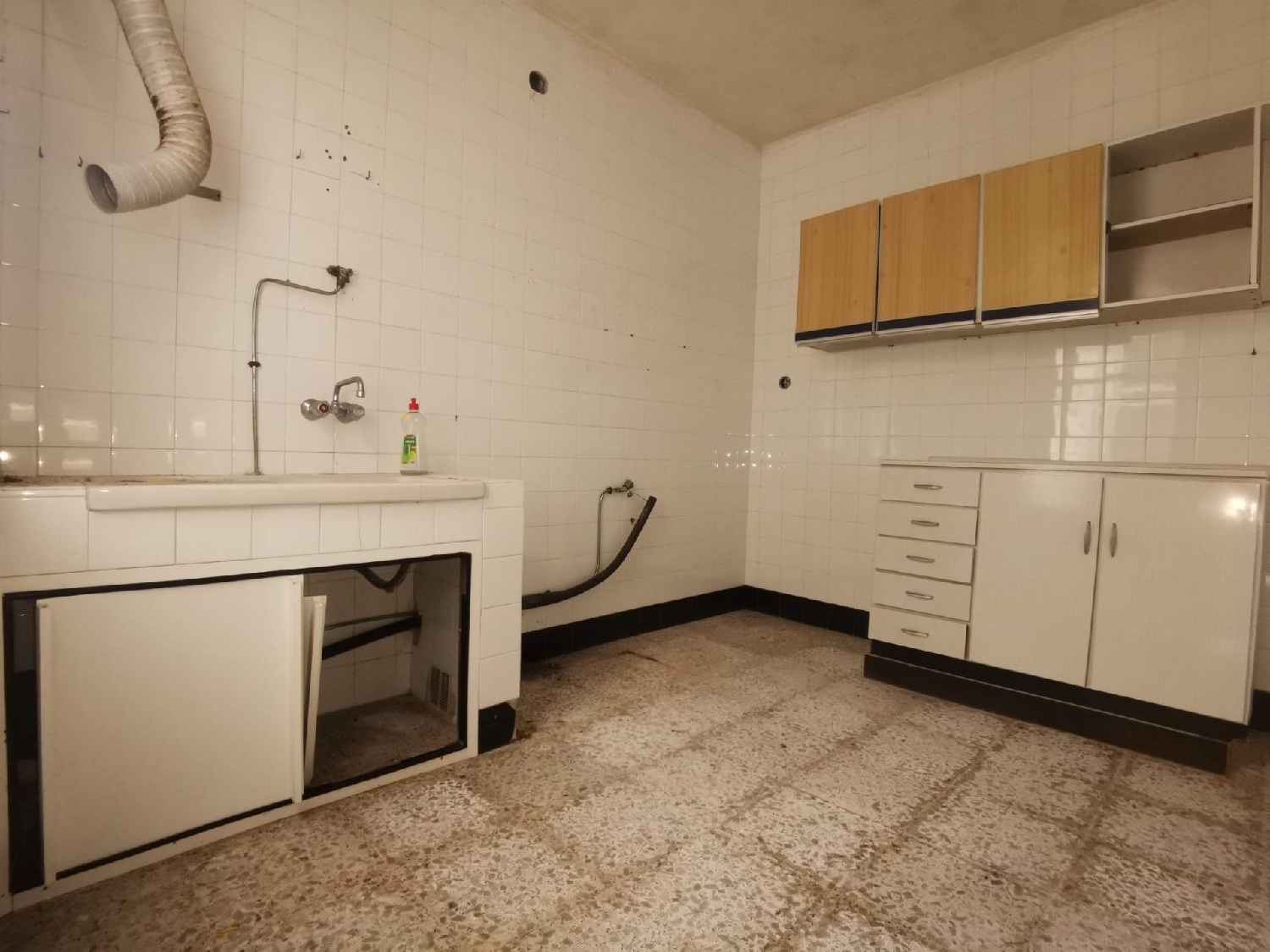  till salu byggnad Calle Ortes Bergantiños 5