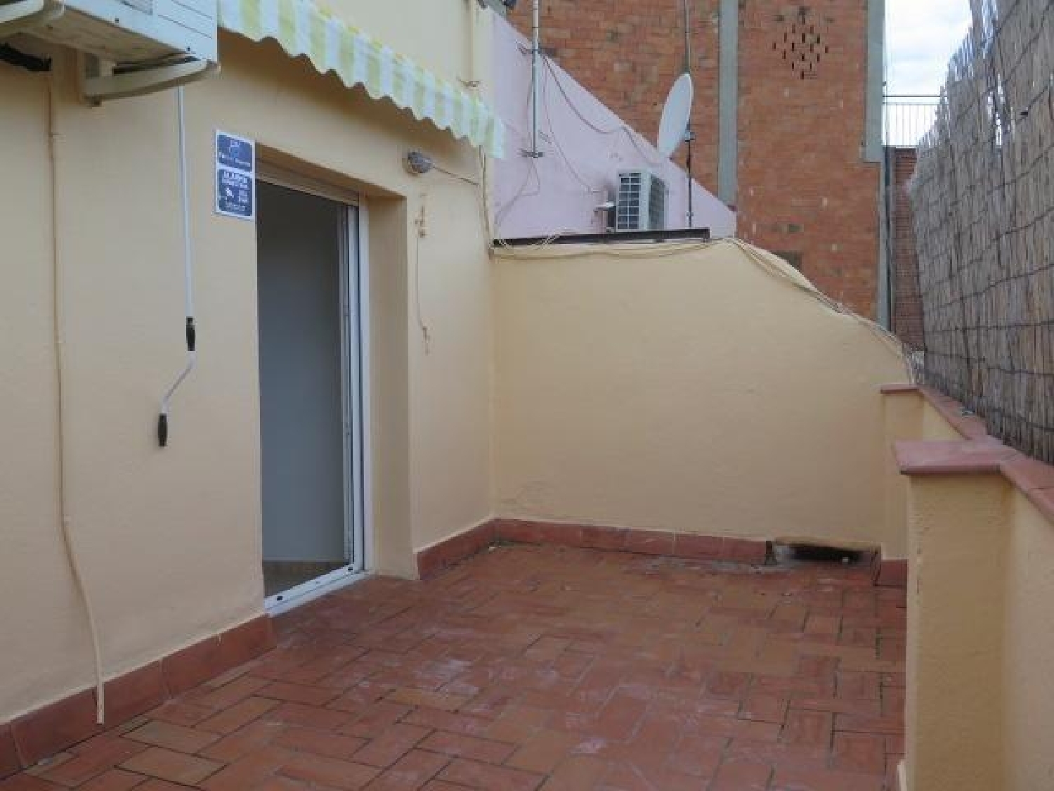 till salu byggnad Horta Guinardó-Sant Genís Dels Agudells Barcelonès 3
