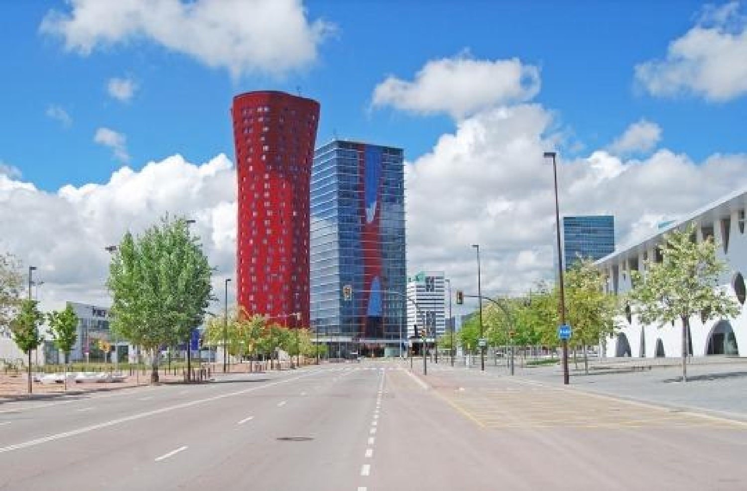 till salu byggnad La Torrasa Barcelonès 2