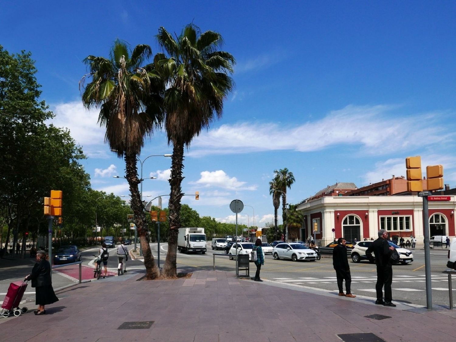  till salu byggnad Nou Barris-Porta Barcelonès 4
