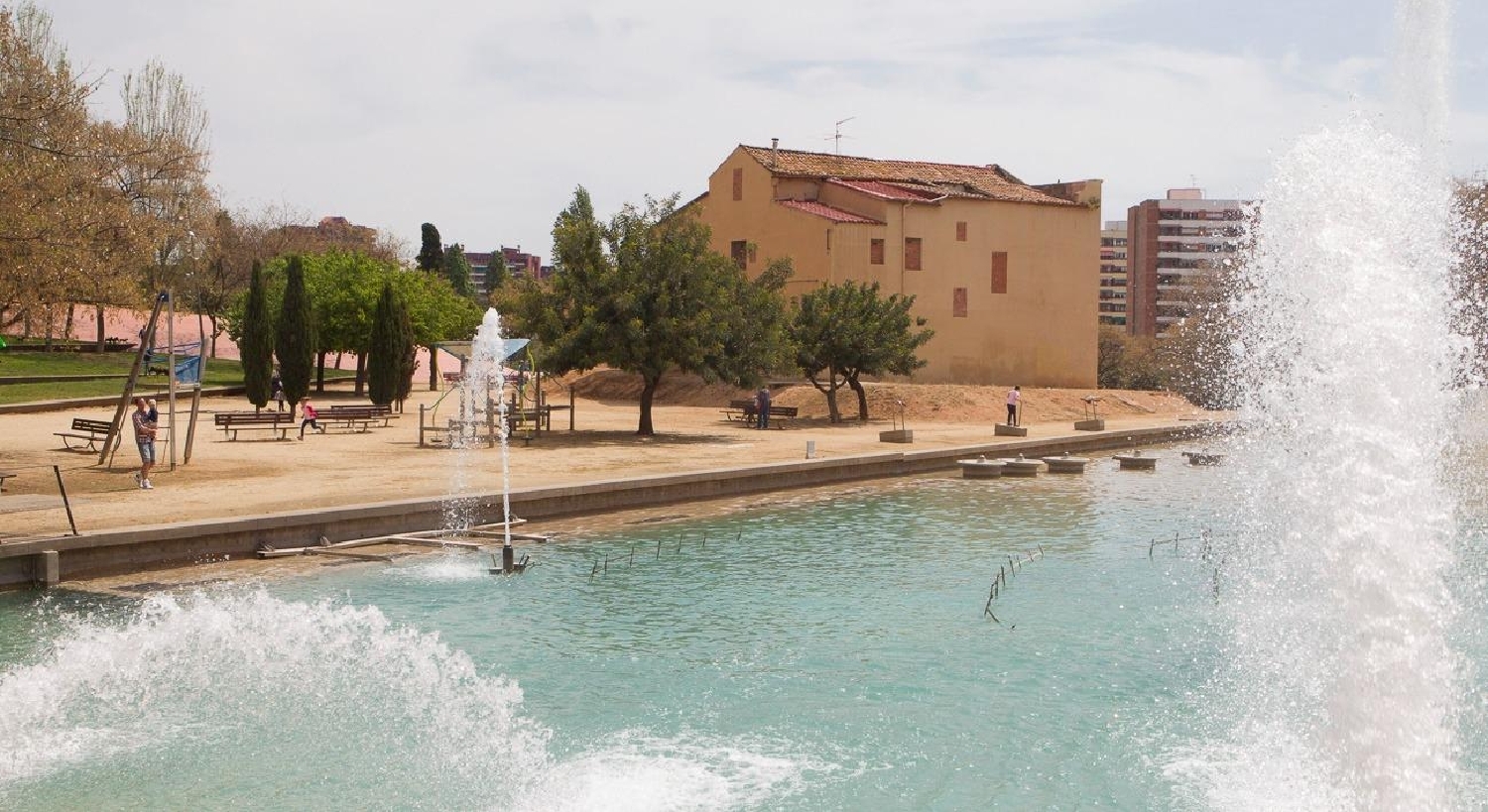 till salu byggnad Nou Barris-Turó De La Peira-Can Peguera Barcelonès 2