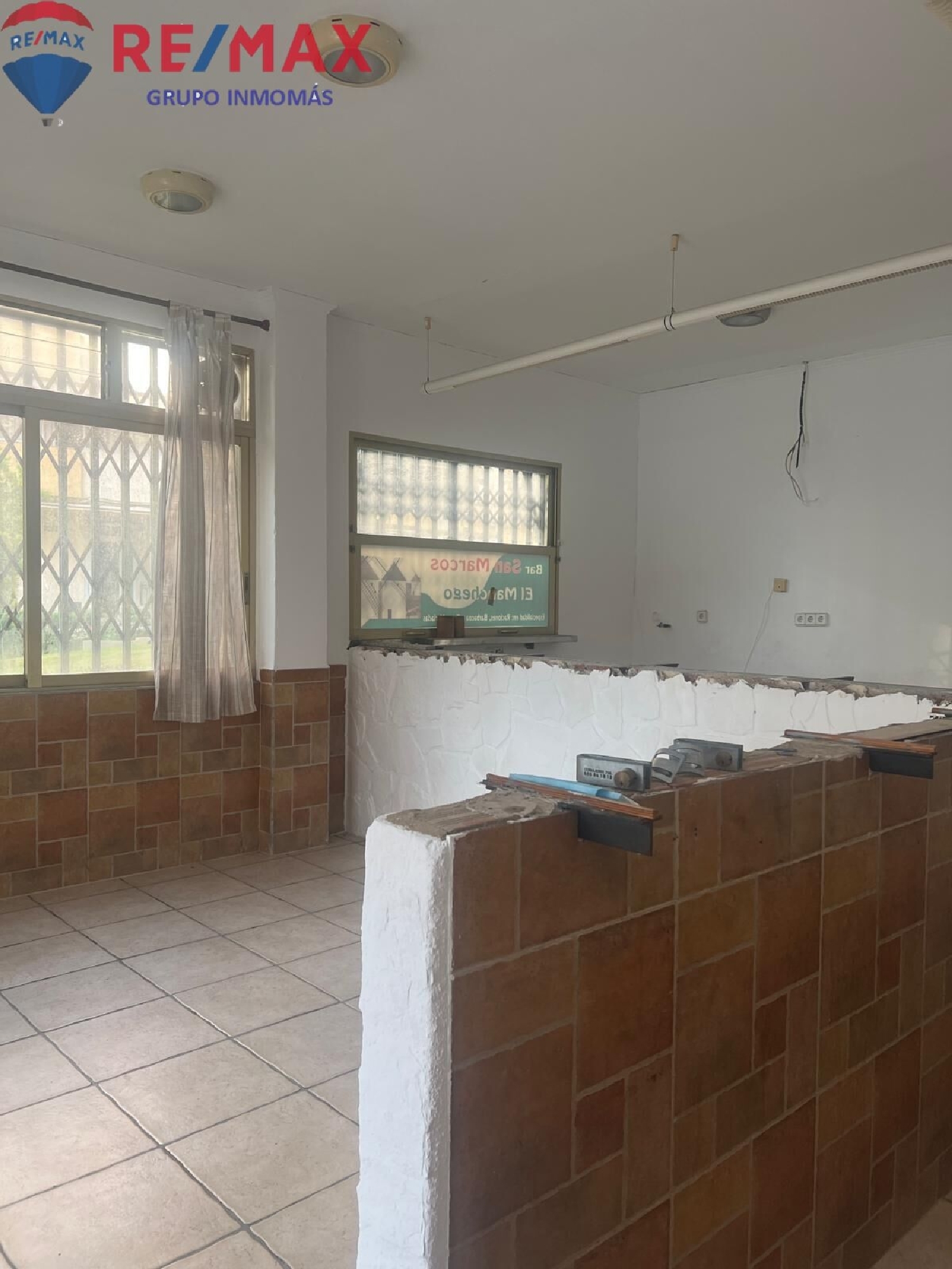 till salu kommersiell La Cala Marina Baixa 6