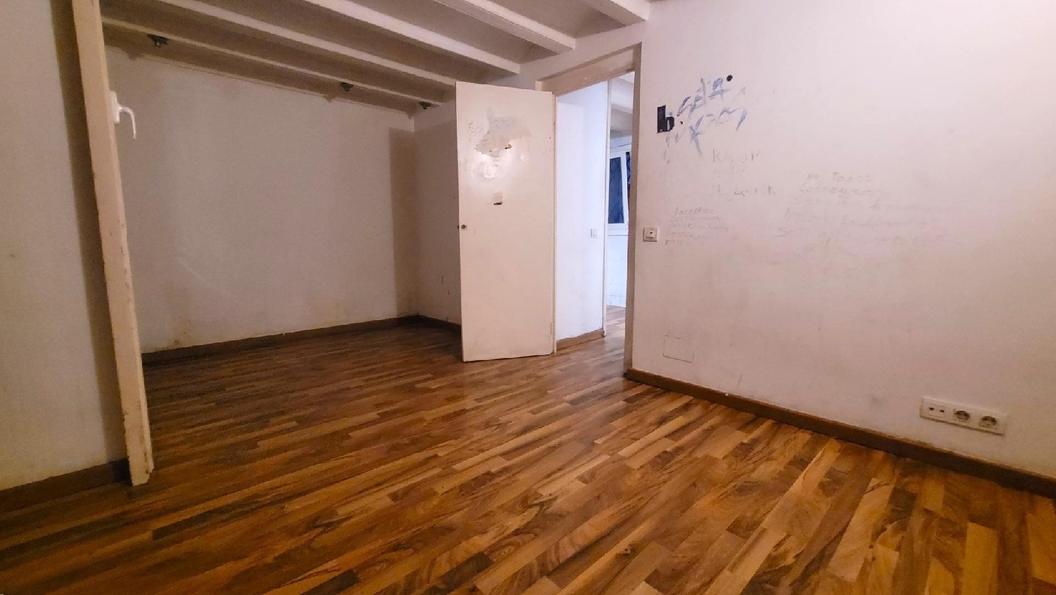  till salu etagevåning Ciutat Vella-Raval Barcelonès 6