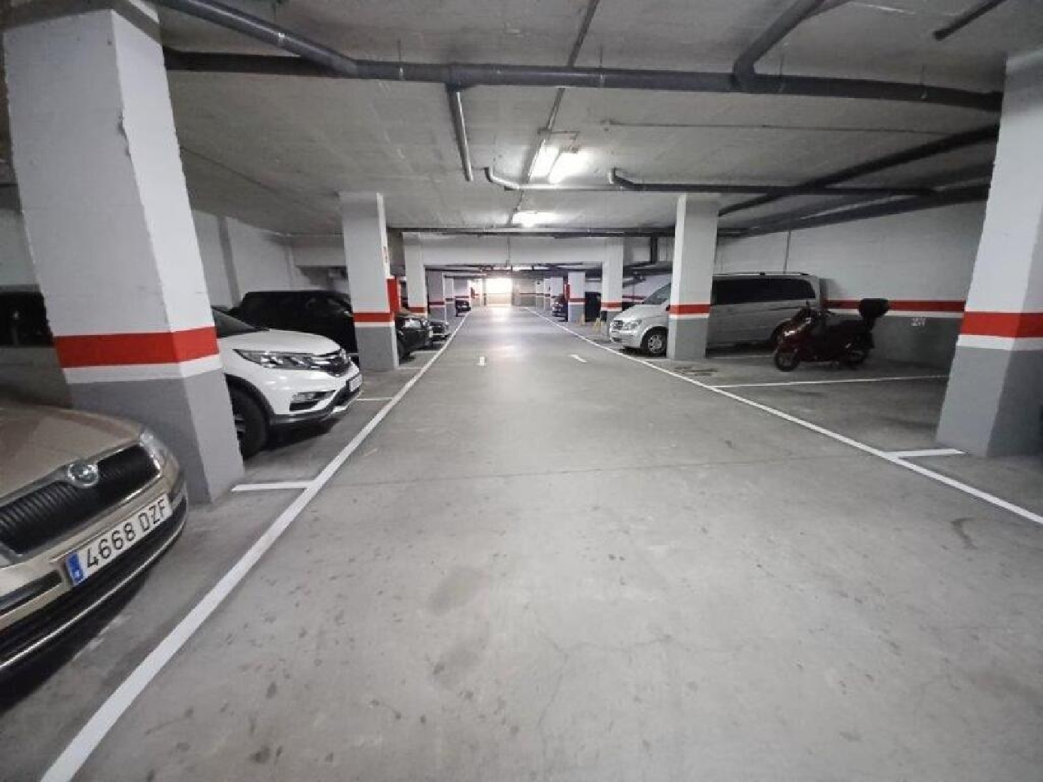 till salu garage La Duquesa Costa Del Sol Occidental 1