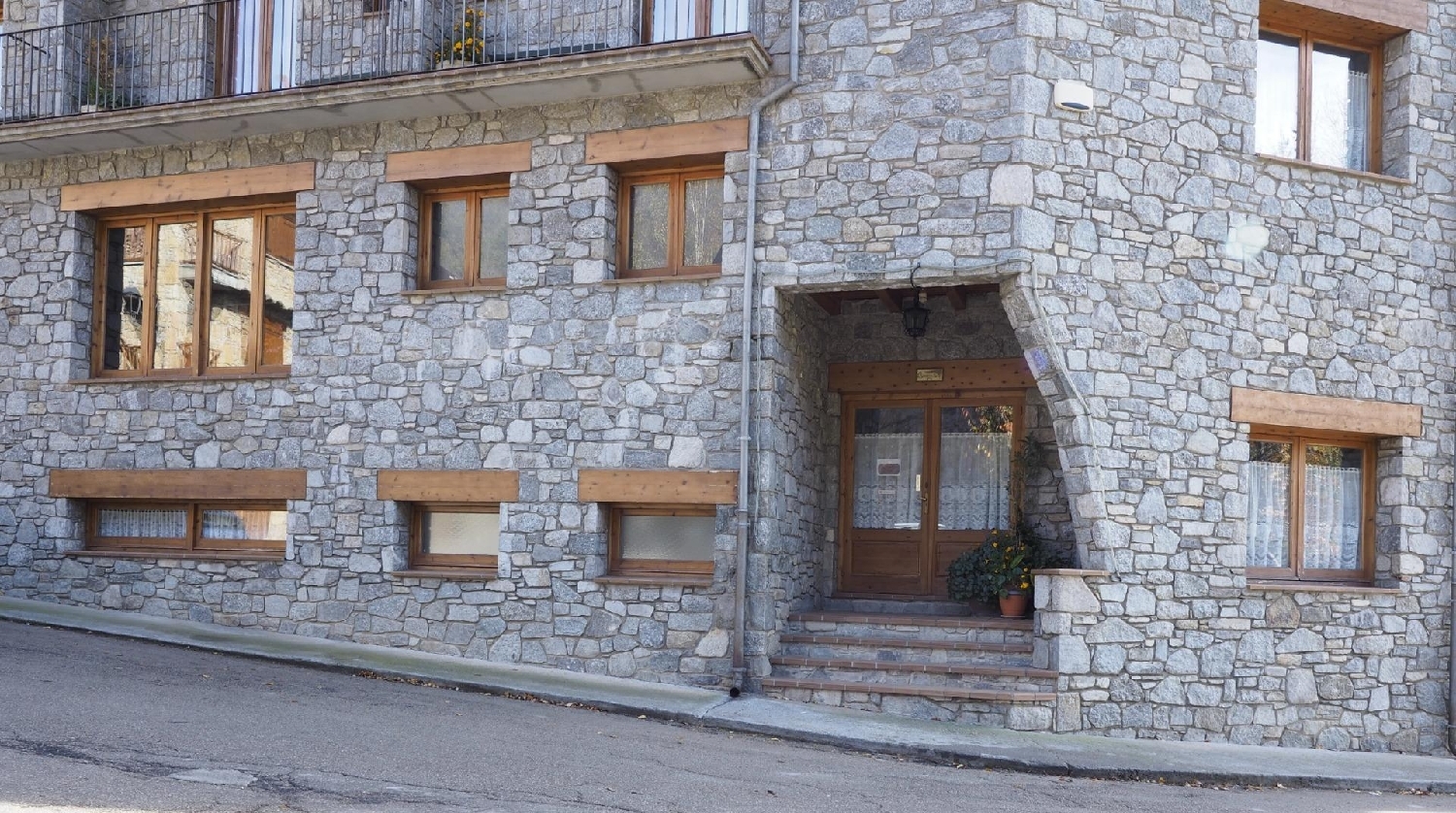 till salu hotell Riberal Ripollès 3