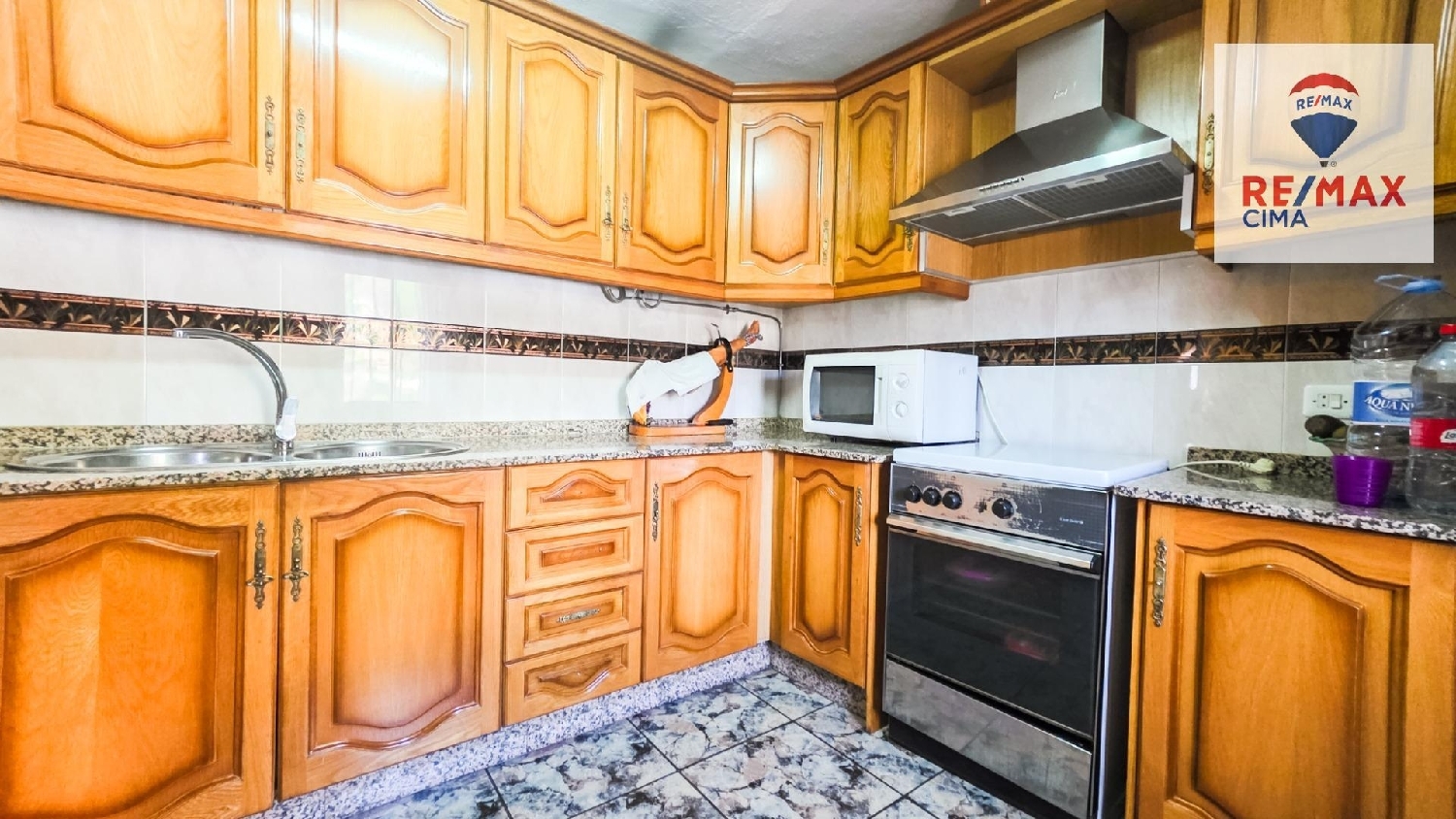  till salu hus Barrio Nuevo Baza 4