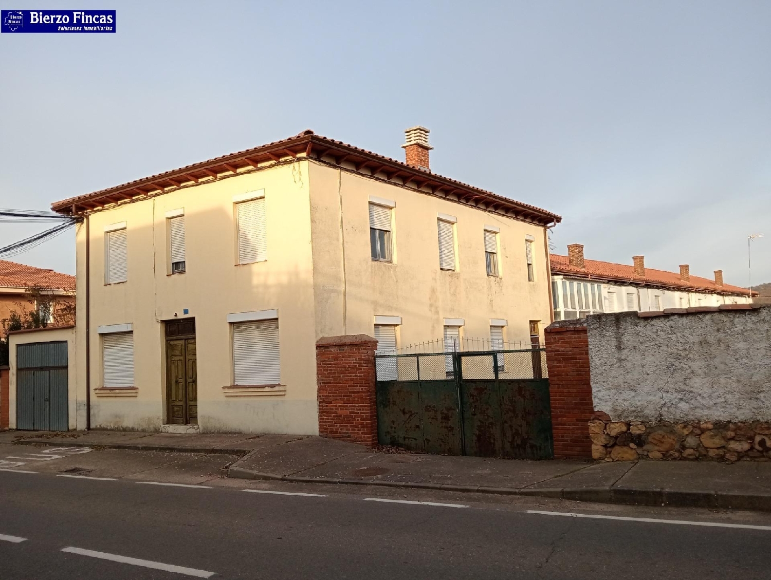  till salu hus Campo Y Santibáñez León 1