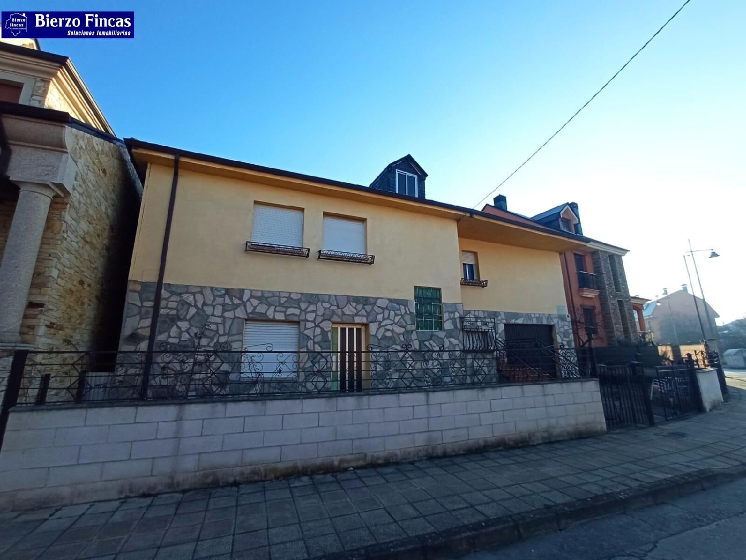  till salu hus Fuentes Nuevas Bierzo (El) 1