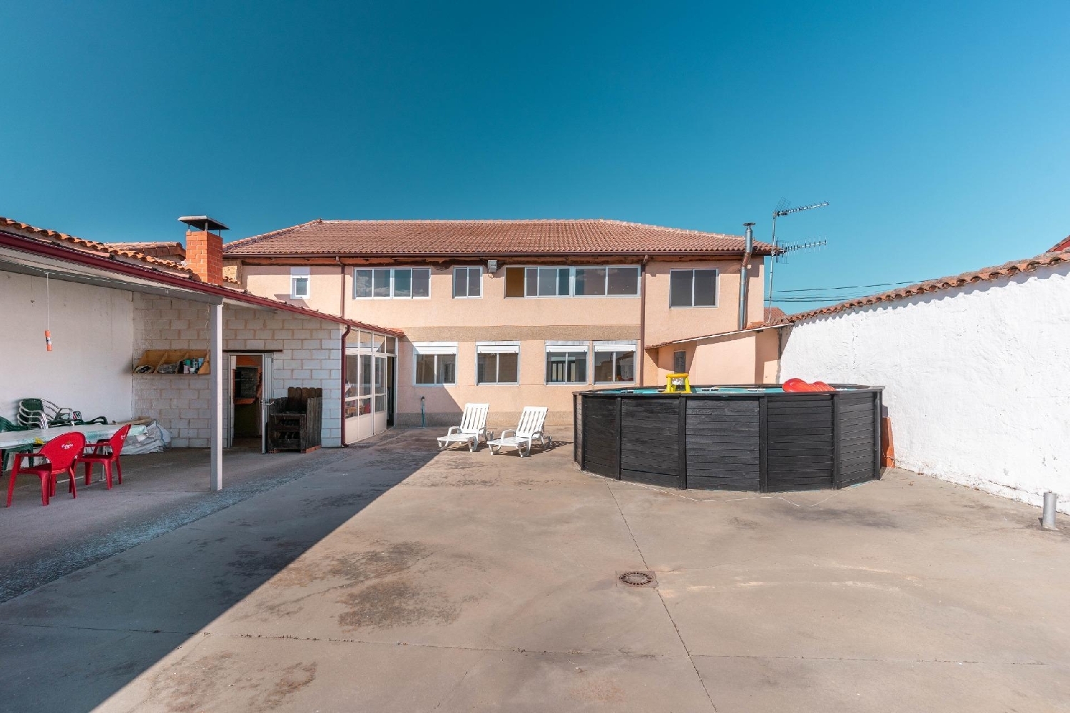 till salu hus Santibáñez De La Isla Bañeza (La) 1